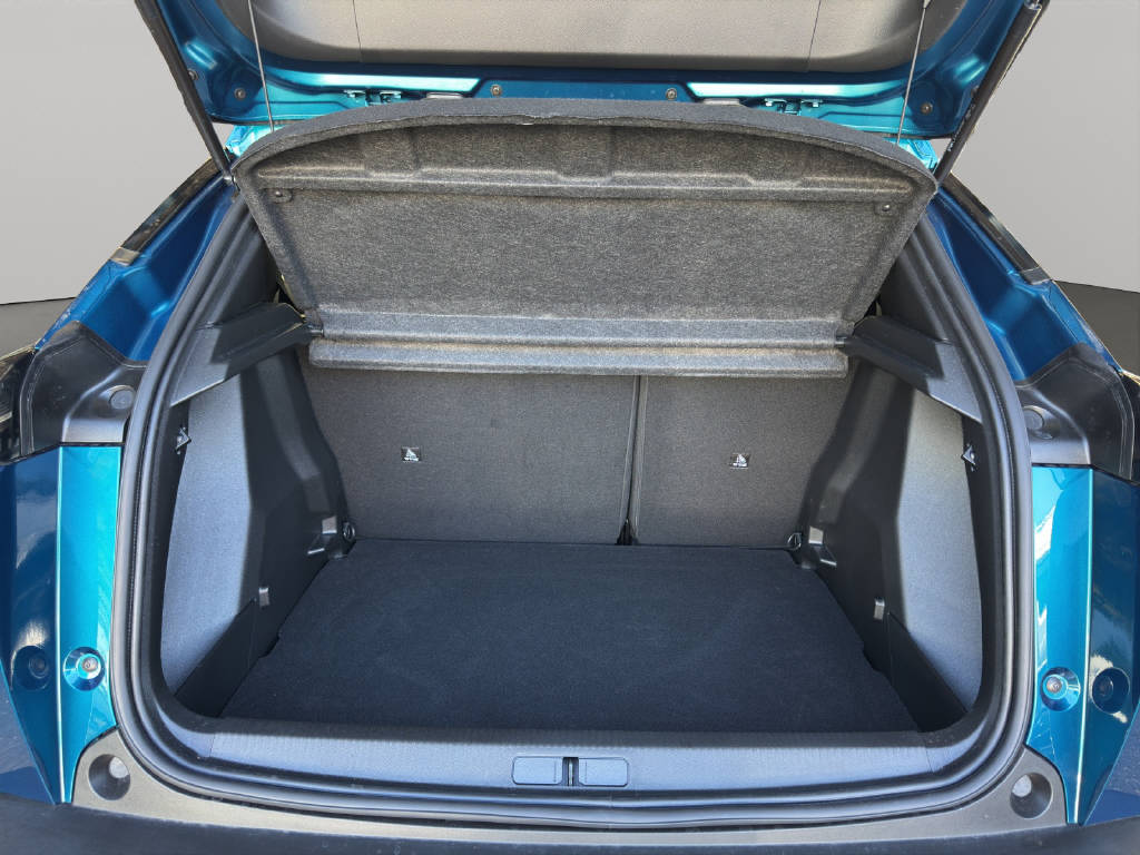 PEUGEOT 2008 1.2 Hybrid 145 Allure Premium-image-12