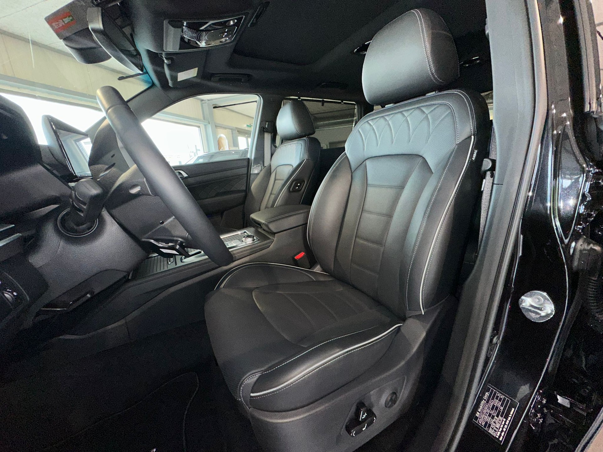 KGM-SsangYong Rexton 2.2 CRDi Blackline 4WD AT 3.5 T AHK-image-4