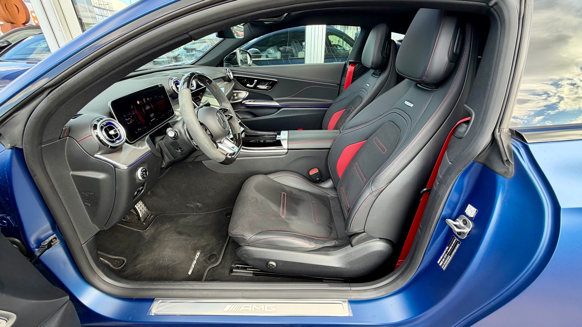 MERCEDES-BENZ CLE 53 Coupé AMG 4Matic+ 9G-Tronic *MANUFAKTUR spectral blue magno*-image-12