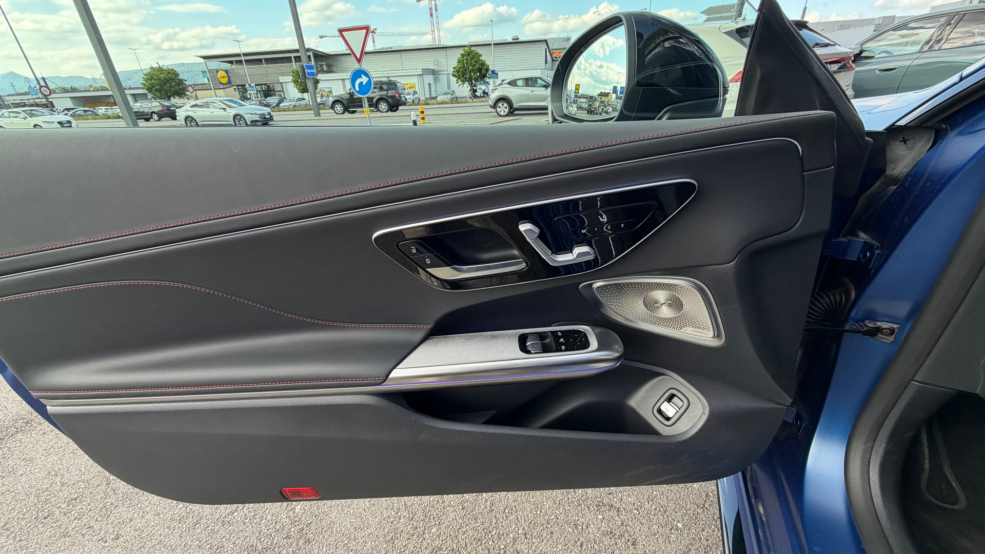 MERCEDES-BENZ CLE 53 Coupé AMG 4Matic+ 9G-Tronic *MANUFAKTUR spectral blue magno*-image-16
