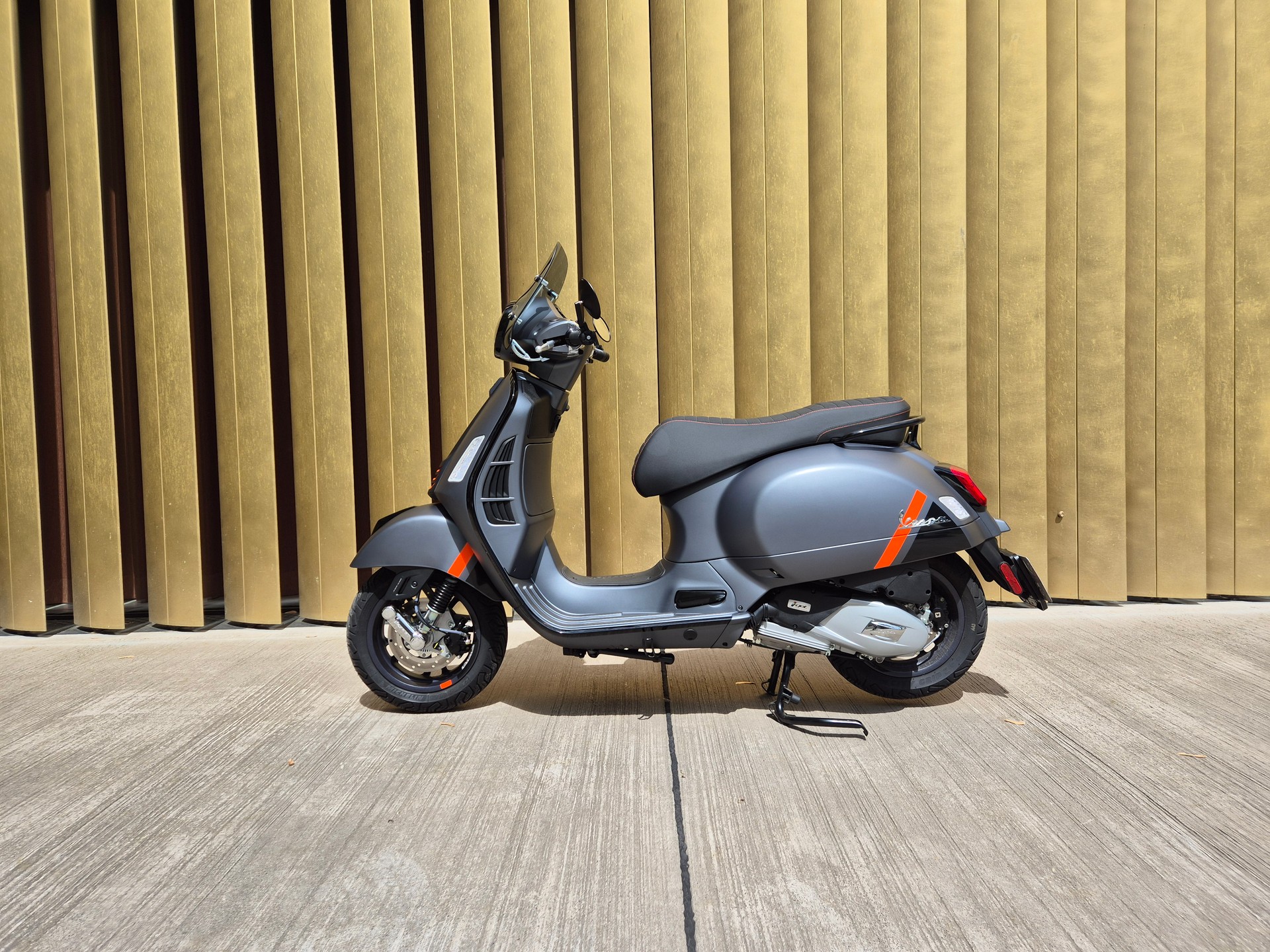 PIAGGIO Vespa GTS 125 Super Sport-image-2