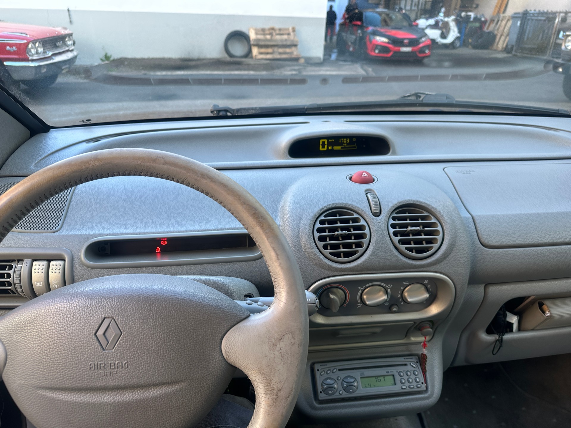 RENAULT Twingo 1.2 Initiale Advantage-image-8