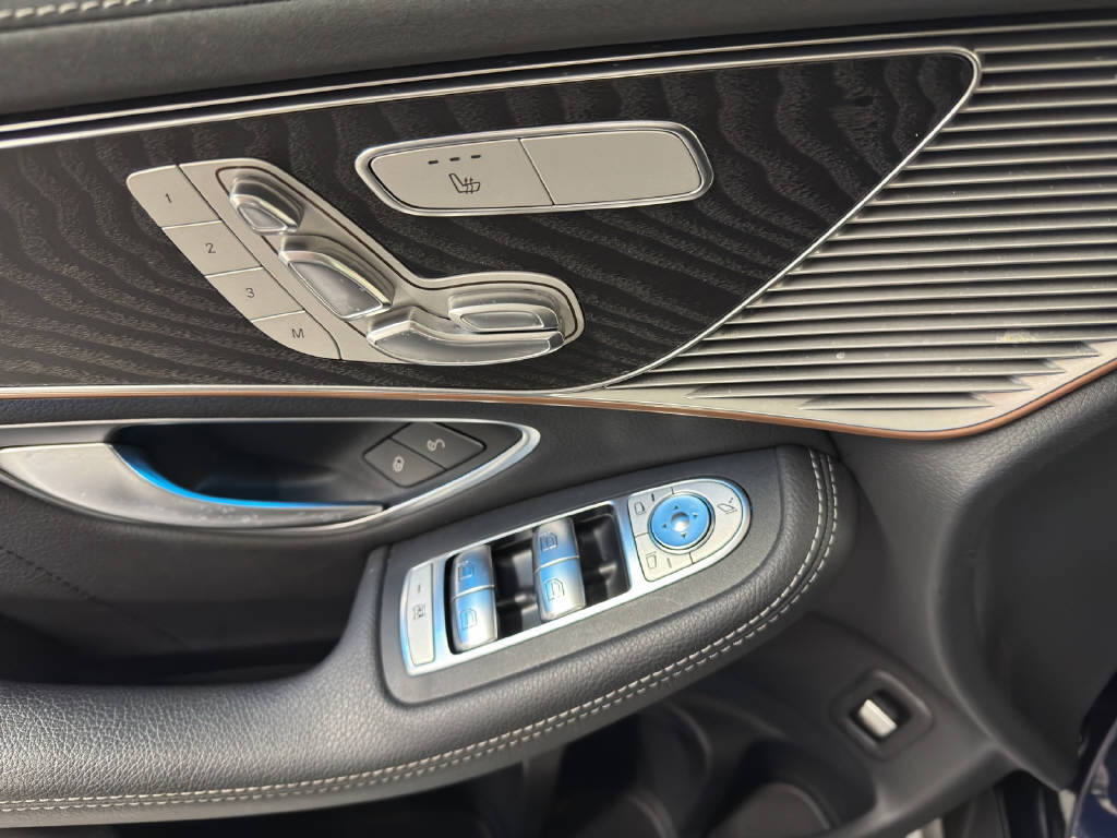 MERCEDES-BENZ EQC 400 AMG Line 4Matic-image-5