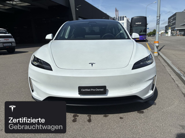 TESLA Model 3 Performance-showroom-element-2