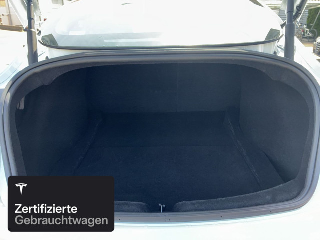 TESLA Model 3 Performance-image-15
