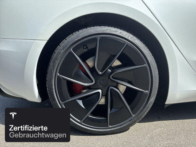 TESLA Model 3 Performance-image-9