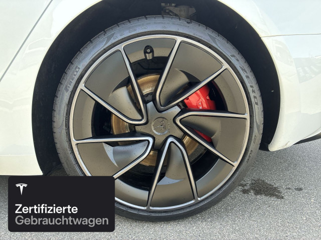 TESLA Model 3 Performance-image-5
