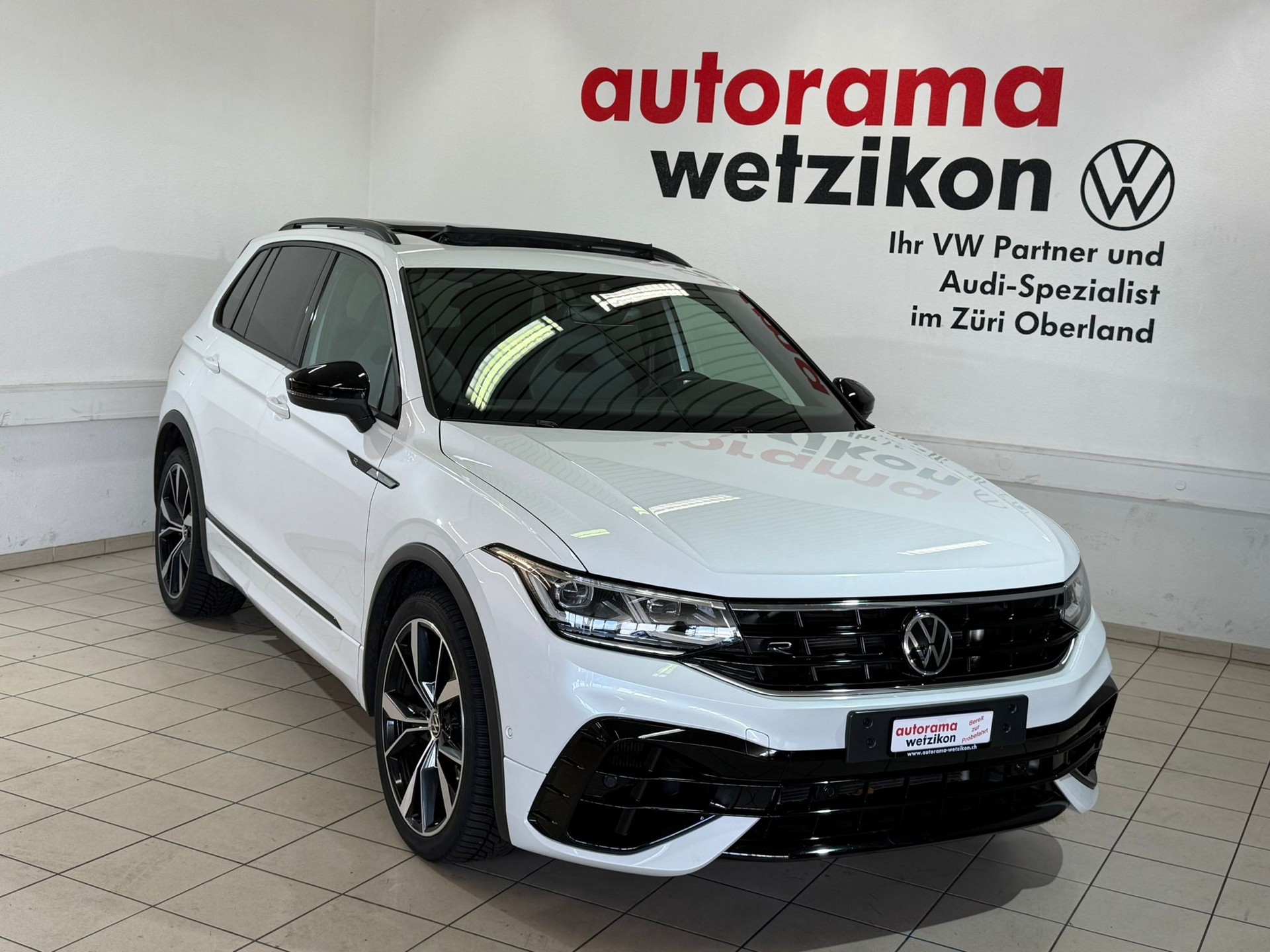 VW Tiguan 2.0TSI R 4Motion DSG-showroom-element-1