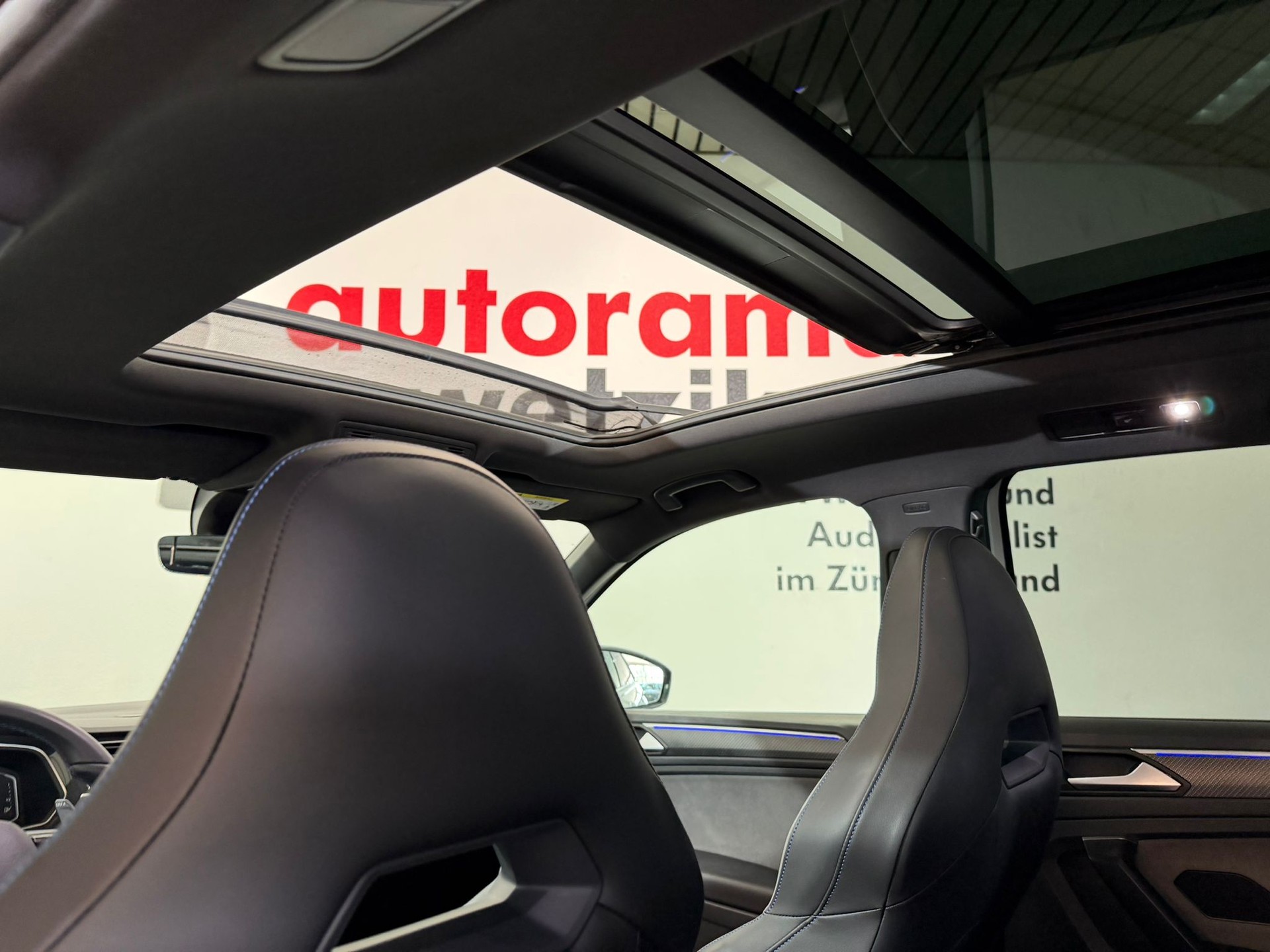 VW Tiguan 2.0TSI R 4Motion DSG-image-9