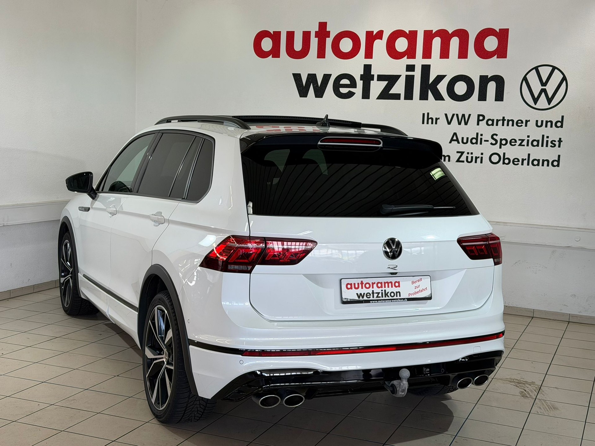 VW Tiguan 2.0TSI R 4Motion DSG-showroom-element-3