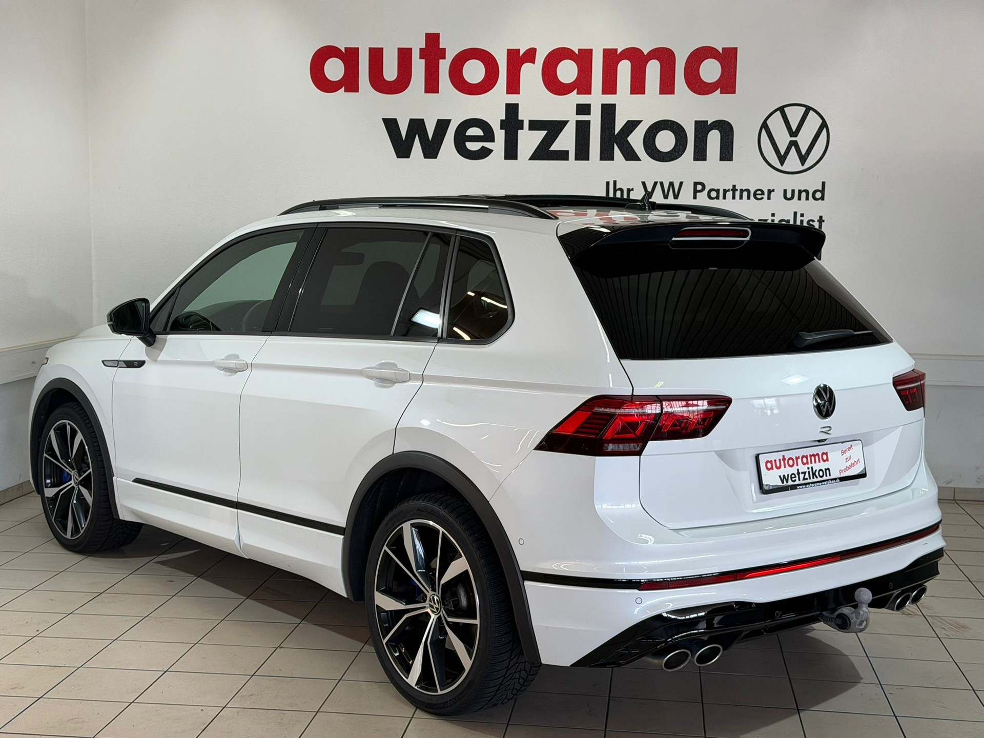 VW Tiguan 2.0TSI R 4Motion DSG-showroom-element-2