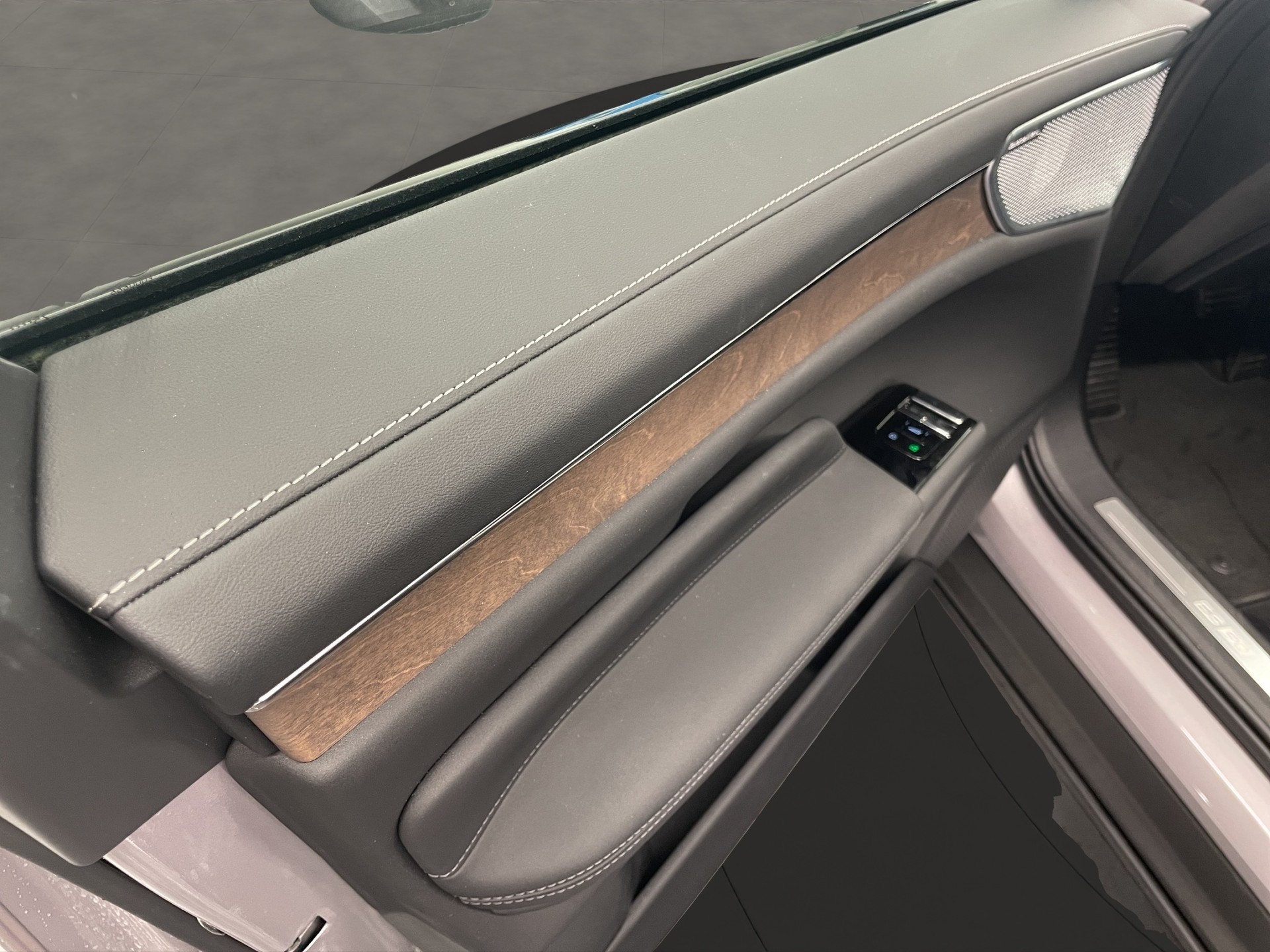 VOLVO ES90 Ultra-image-11