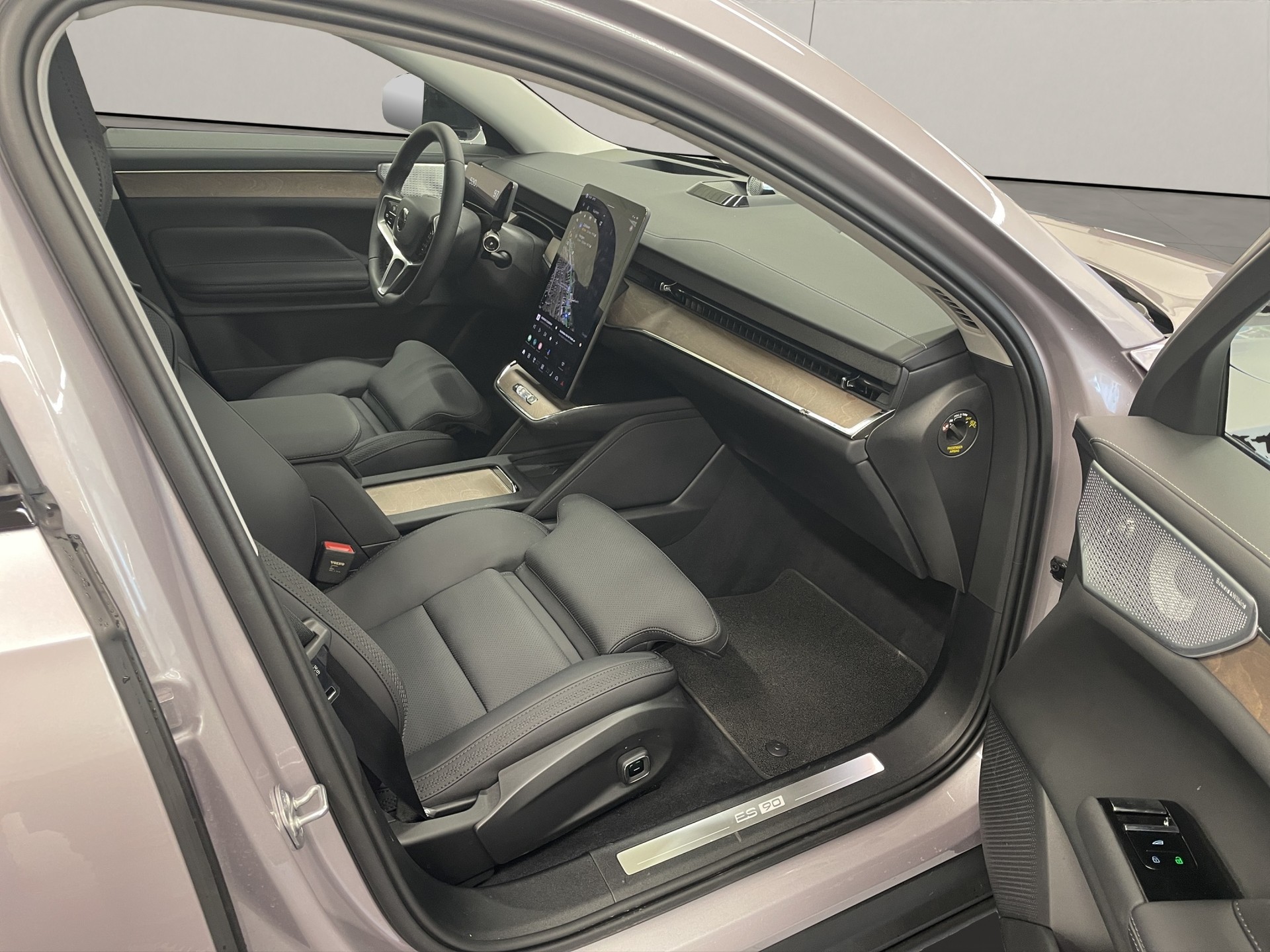 VOLVO ES90 Ultra-image-13