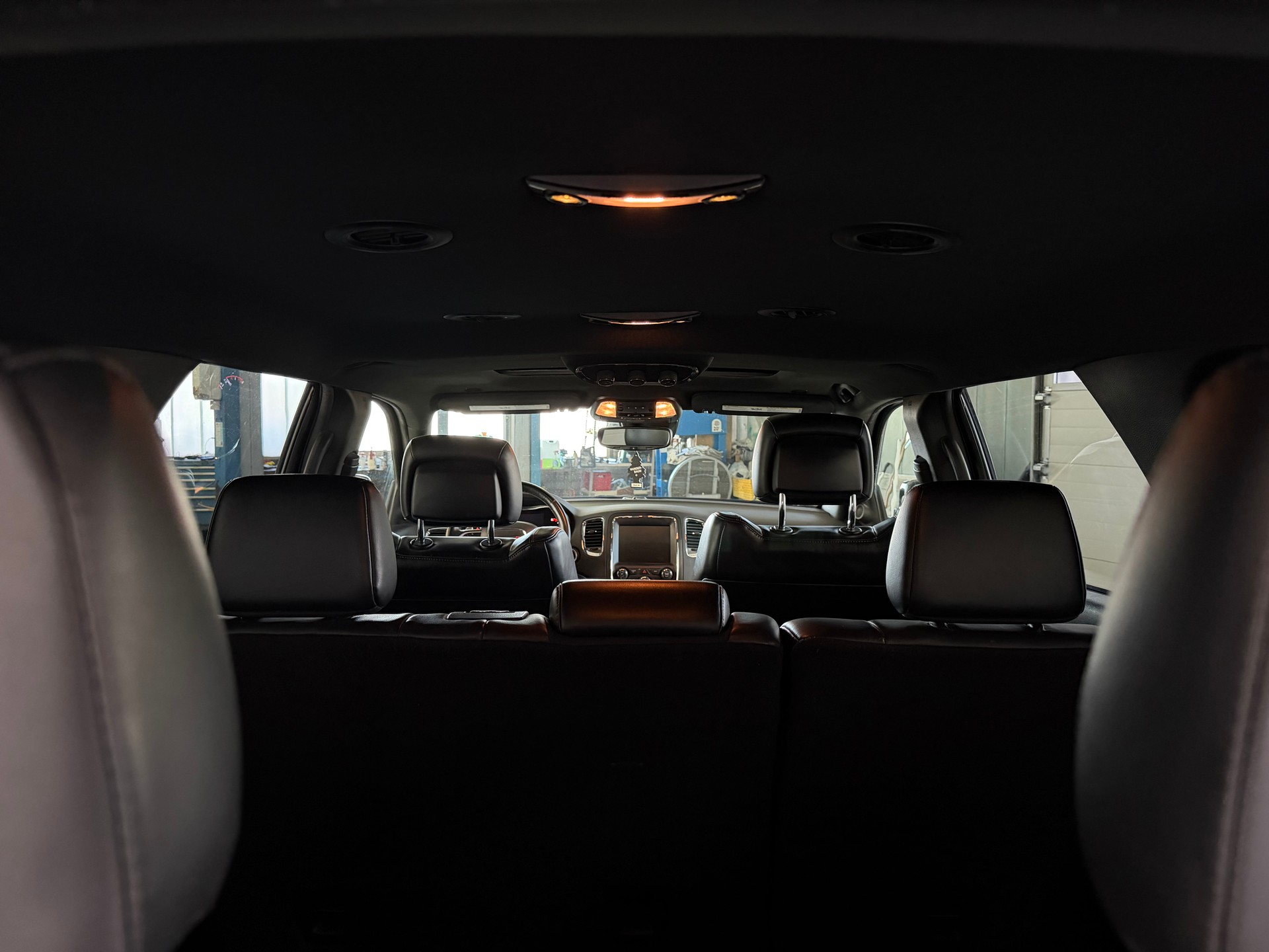 DODGE Durango R/T 5.7 AWD | Frisch MFK | Tiefergelegt | Schiebedach | 7-Plätzer-image-12