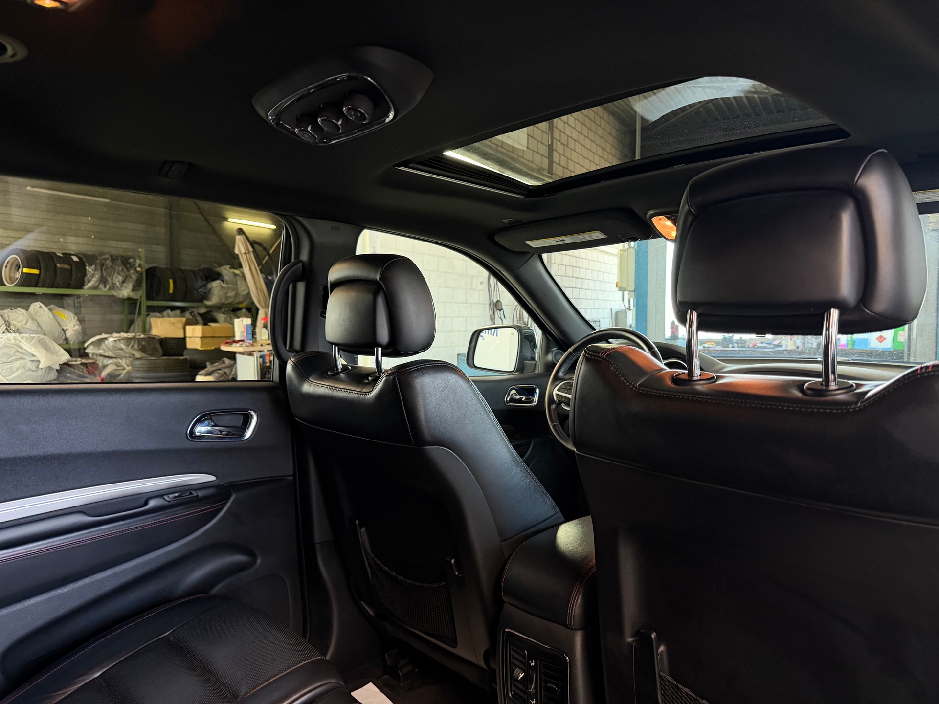 DODGE Durango R/T 5.7 AWD | Frisch MFK | Tiefergelegt | Schiebedach | 7-Plätzer-image-15