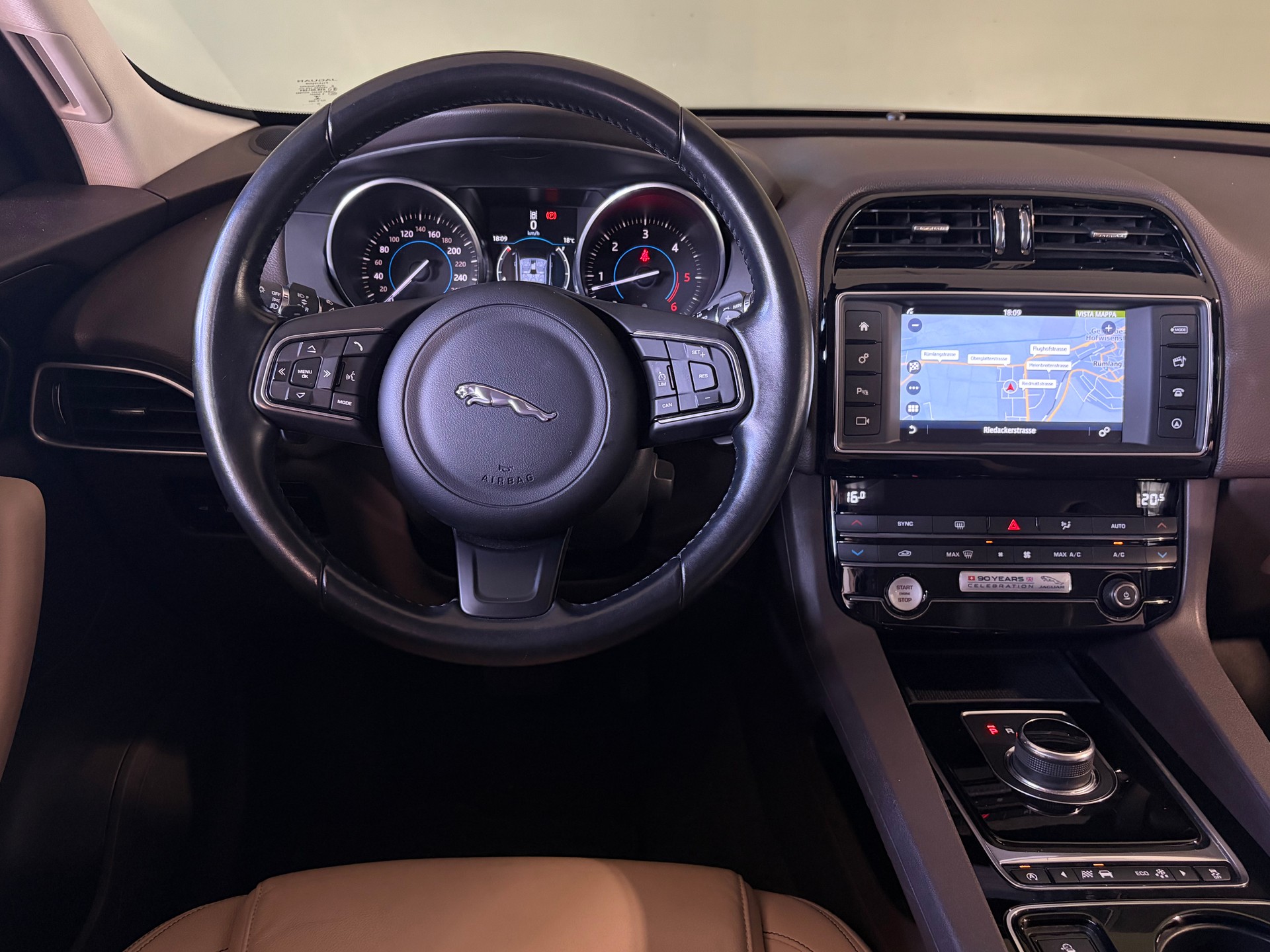 JAGUAR F-Pace 3.0 TD Prestige AWD Automatik * CH-Fahrzeug *-image-10
