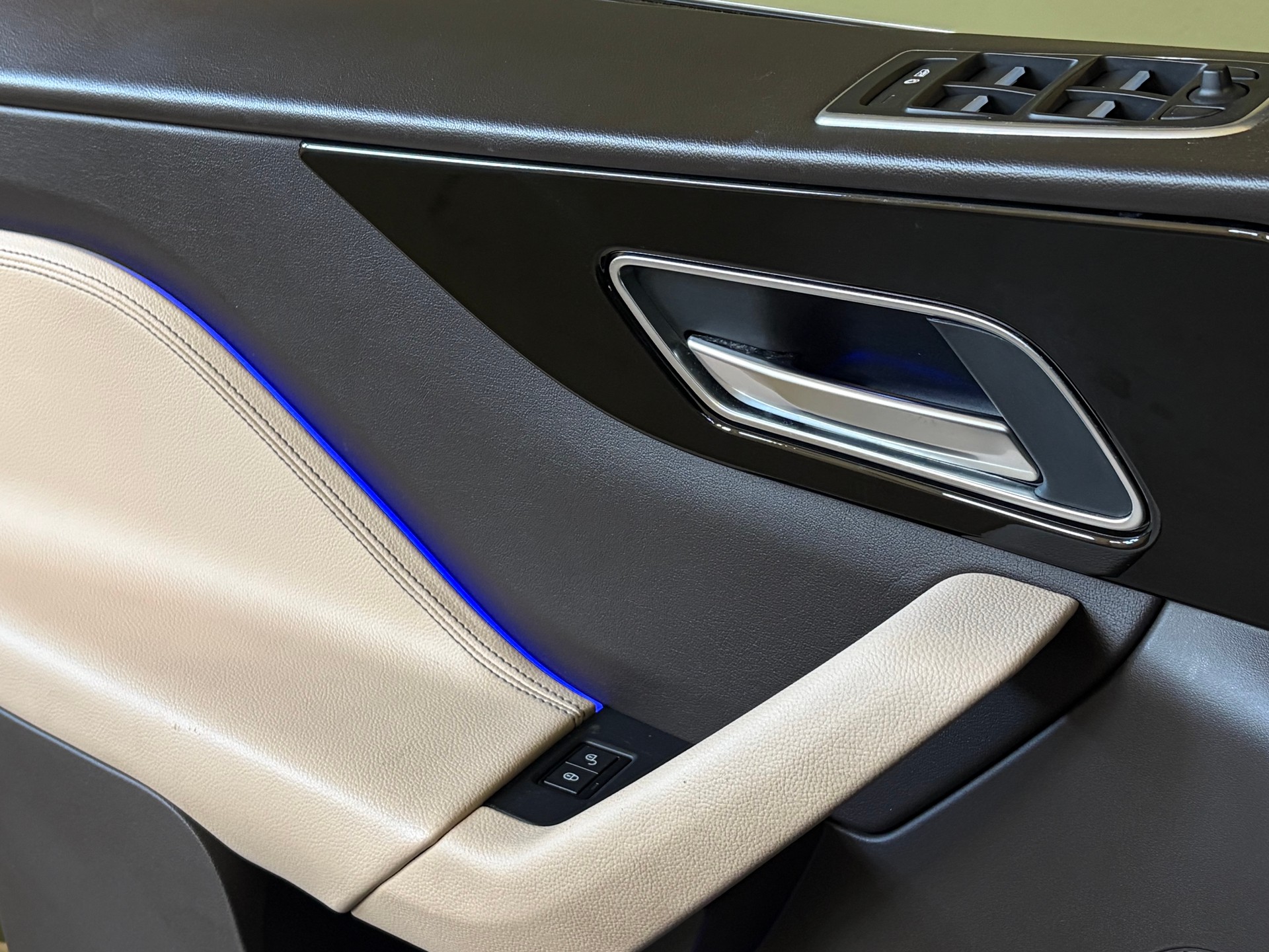 JAGUAR F-Pace 3.0 TD Prestige AWD Automatik * CH-Fahrzeug *-image-16