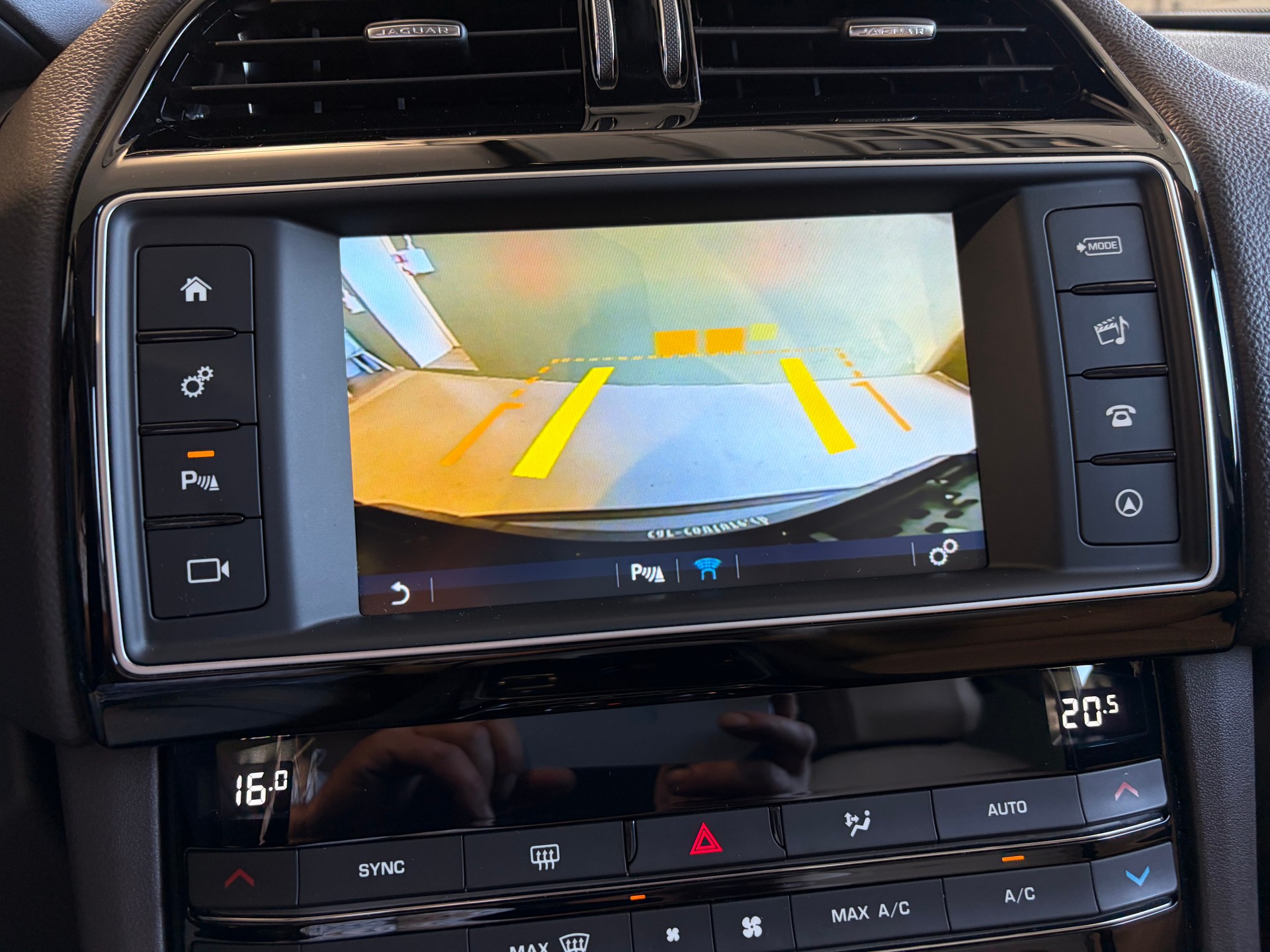 JAGUAR F-Pace 3.0 TD Prestige AWD Automatik * CH-Fahrzeug *-image-19