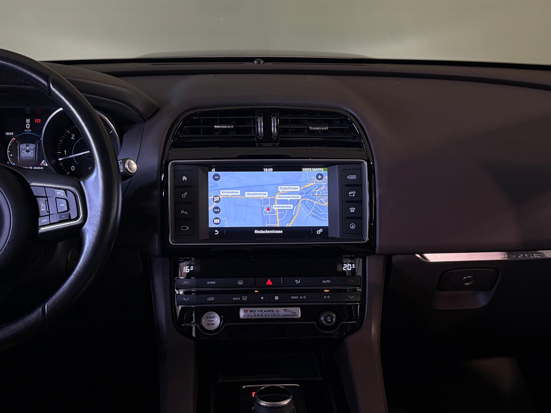 JAGUAR F-Pace 3.0 TD Prestige AWD Automatik * CH-Fahrzeug *-image-11