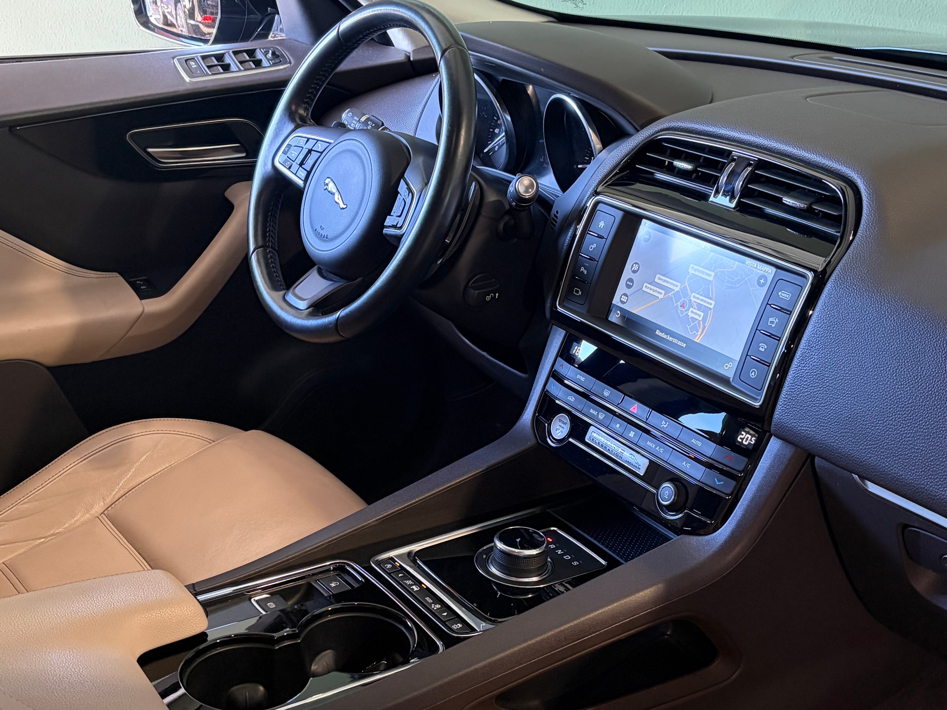 JAGUAR F-Pace 3.0 TD Prestige AWD Automatik * CH-Fahrzeug *-image-13