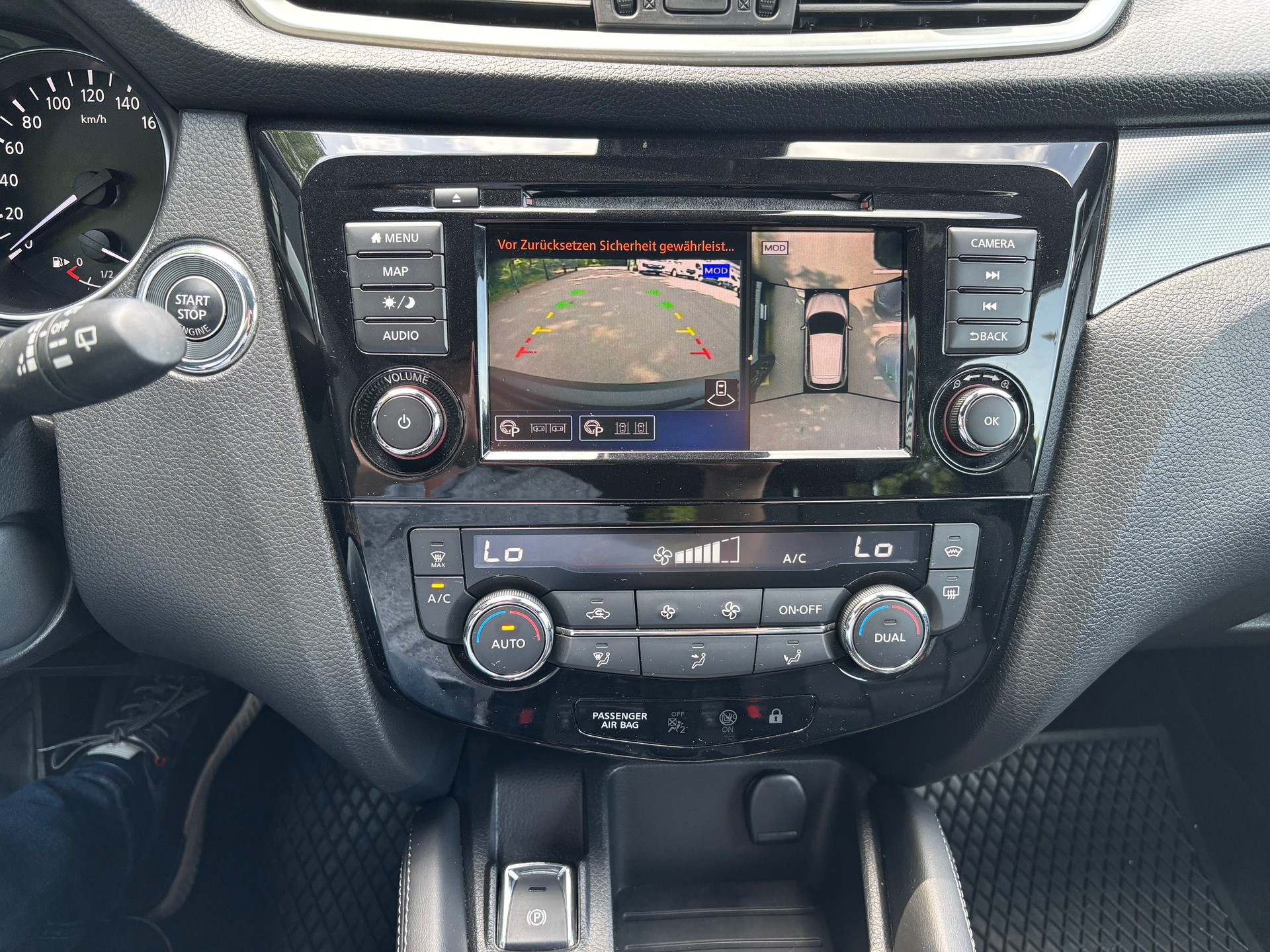 NISSAN Qashqai 1.7 dCi tekna+ 4x4-image-12