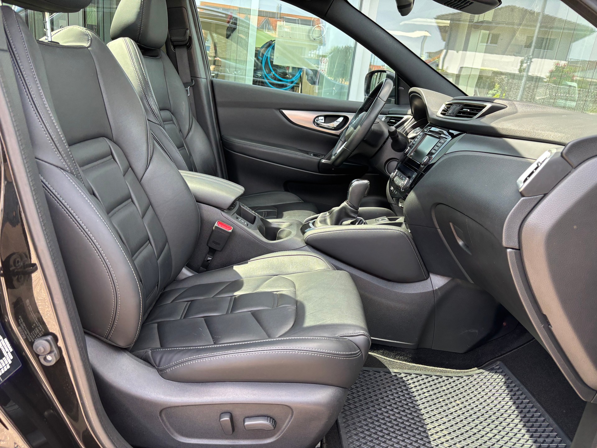NISSAN Qashqai 1.7 dCi tekna+ 4x4-image-7