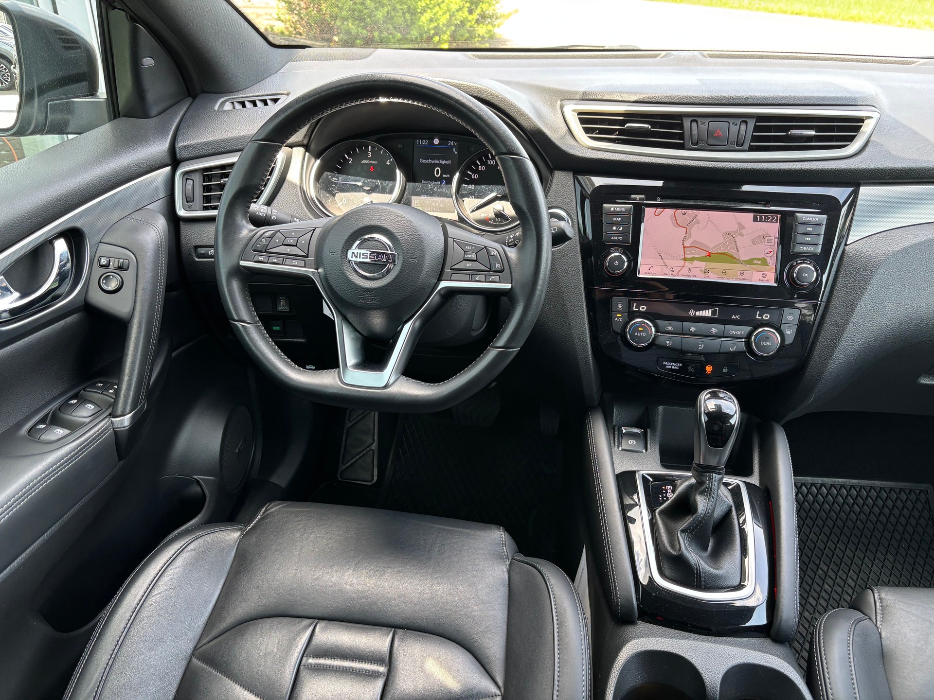 NISSAN Qashqai 1.7 dCi tekna+ 4x4-image-9