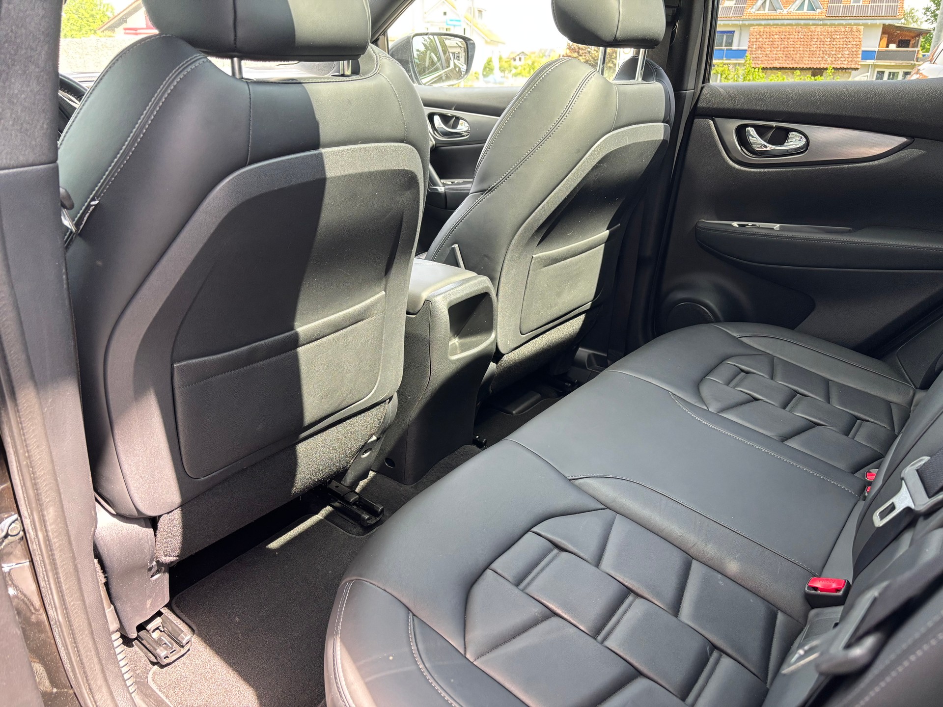 NISSAN Qashqai 1.7 dCi tekna+ 4x4-image-8