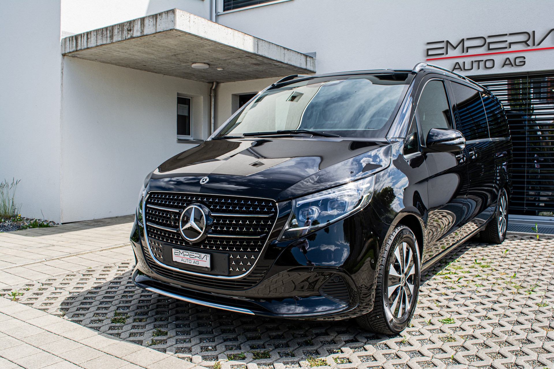 MERCEDES-BENZ V 300 d extralang Avantgarde 4Matic 9G-Tronic-image-5
