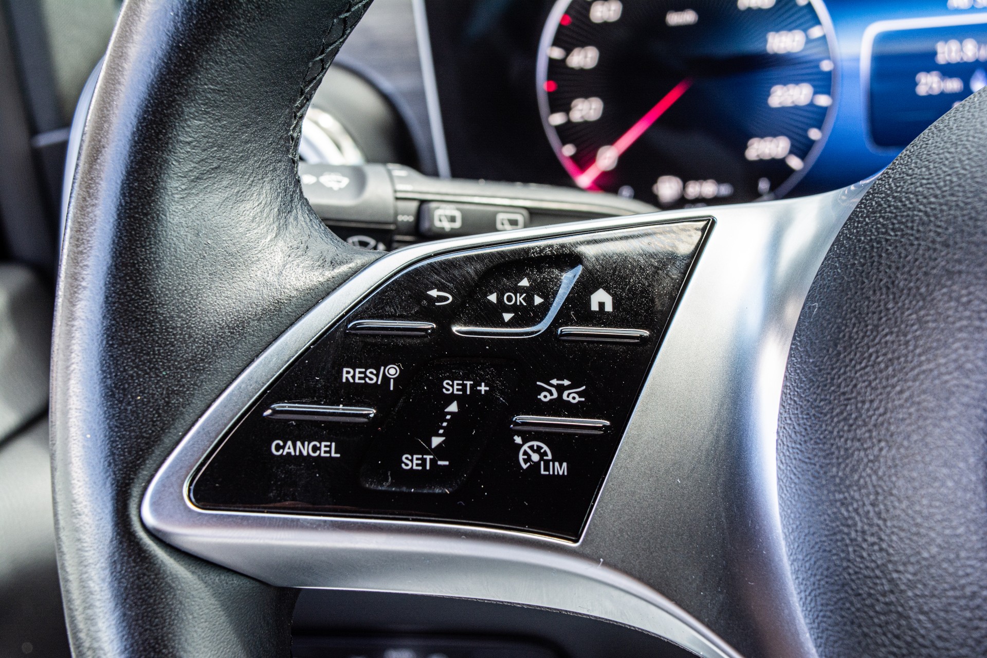 MERCEDES-BENZ V 300 d extralang Avantgarde 4Matic 9G-Tronic-image-14