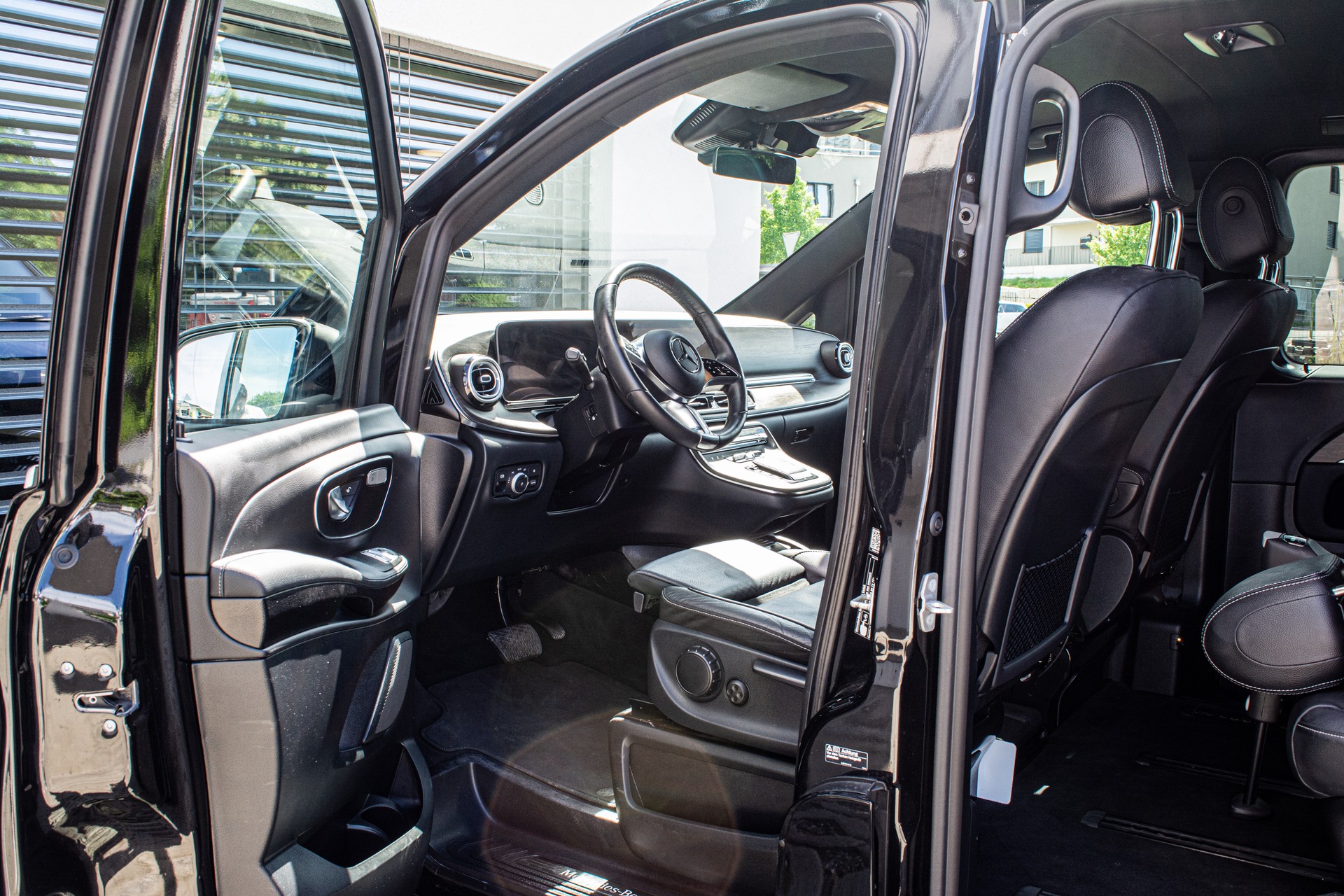 MERCEDES-BENZ V 300 d extralang Avantgarde 4Matic 9G-Tronic-image-12