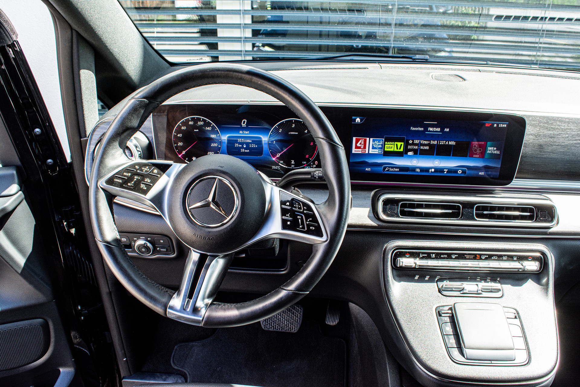 MERCEDES-BENZ V 300 d extralang Avantgarde 4Matic 9G-Tronic-image-23