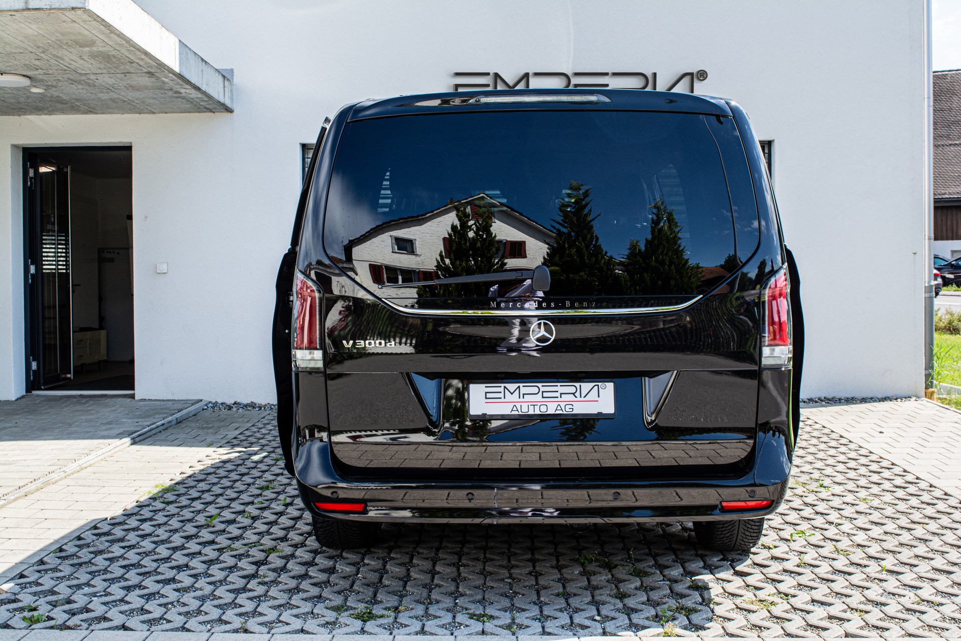MERCEDES-BENZ V 300 d extralang Avantgarde 4Matic 9G-Tronic-image-9