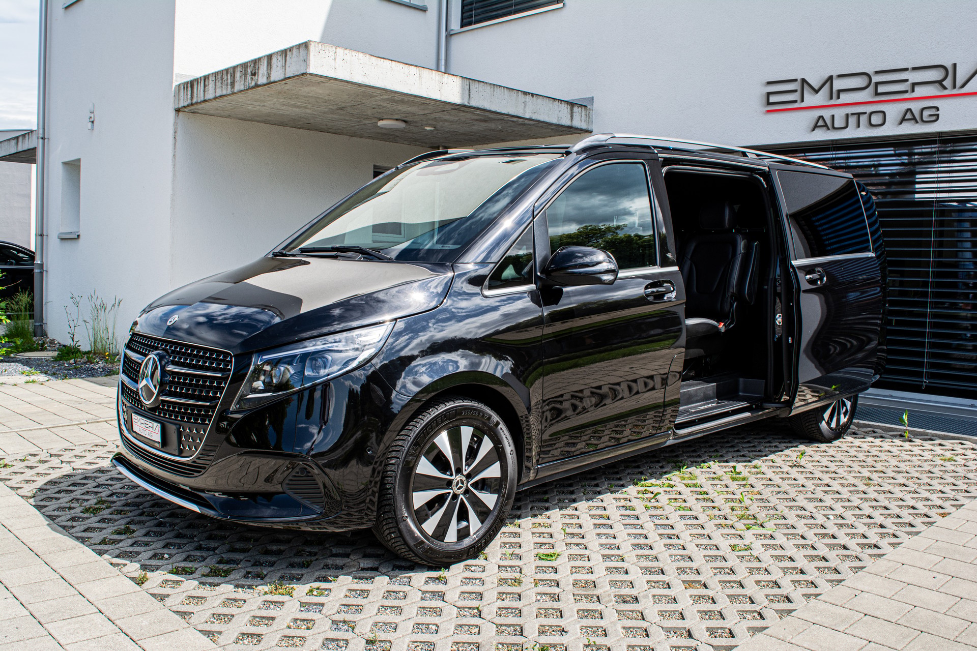 MERCEDES-BENZ V 300 d extralang Avantgarde 4Matic 9G-Tronic-image-4