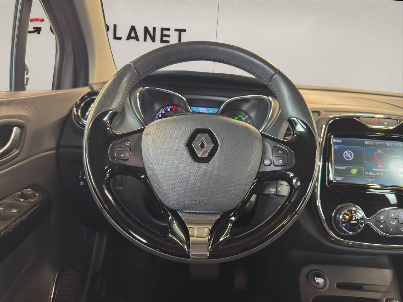 RENAULT Captur 1.2 TCe Intens EDC S/S-image-8