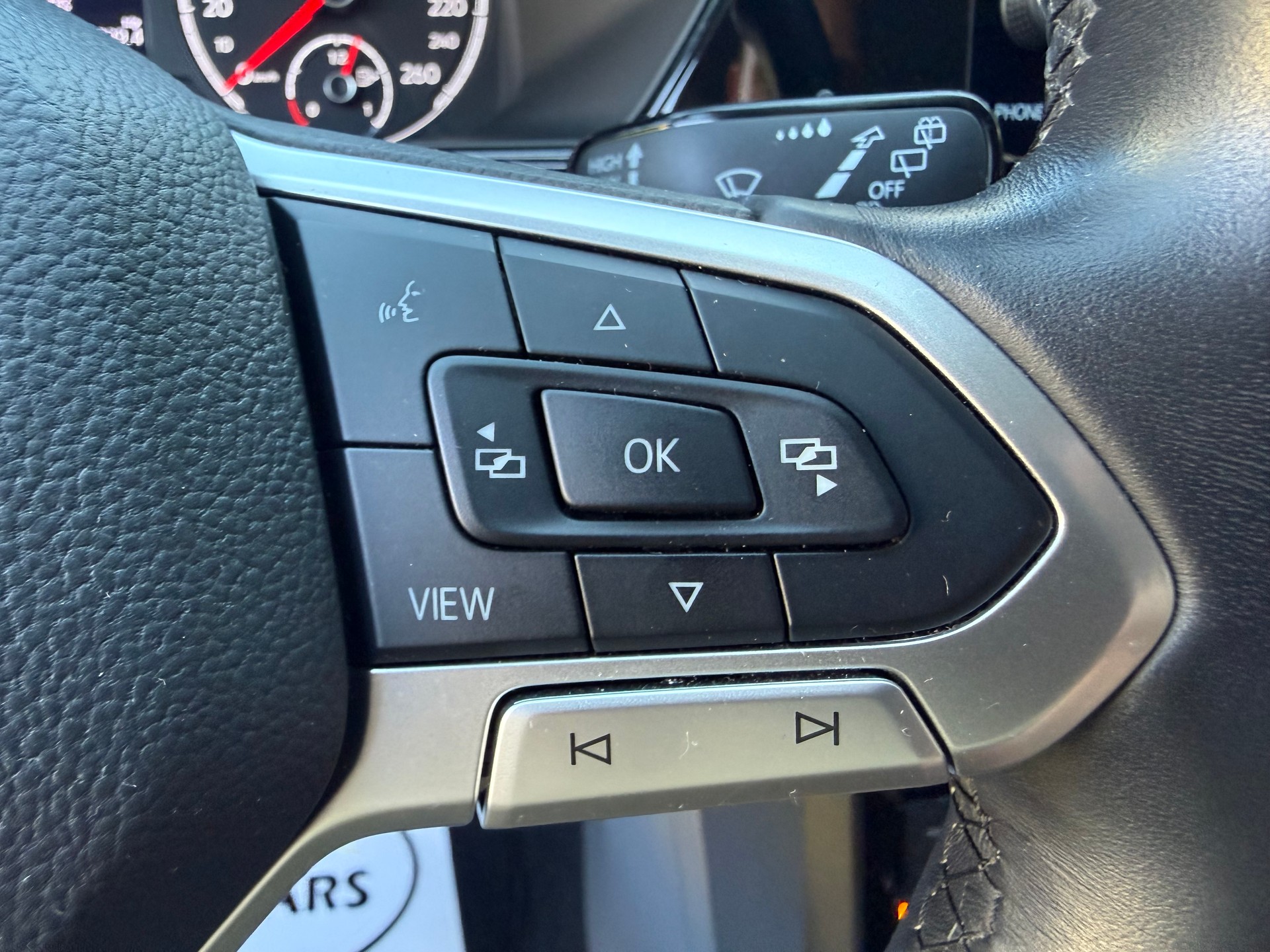 VW T-Cross 1.0 TSI Life R-Line-image-12