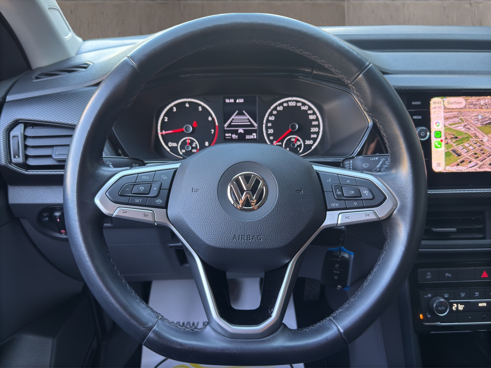VW T-Cross 1.0 TSI Life R-Line-image-9
