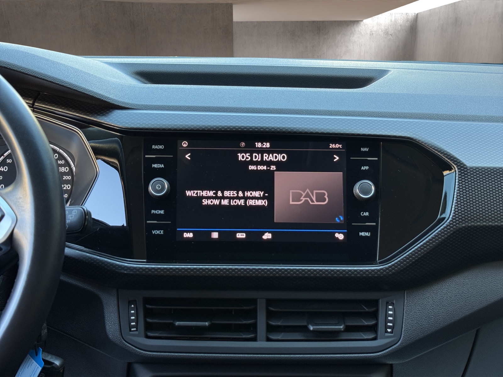 VW T-Cross 1.0 TSI Life R-Line-image-14