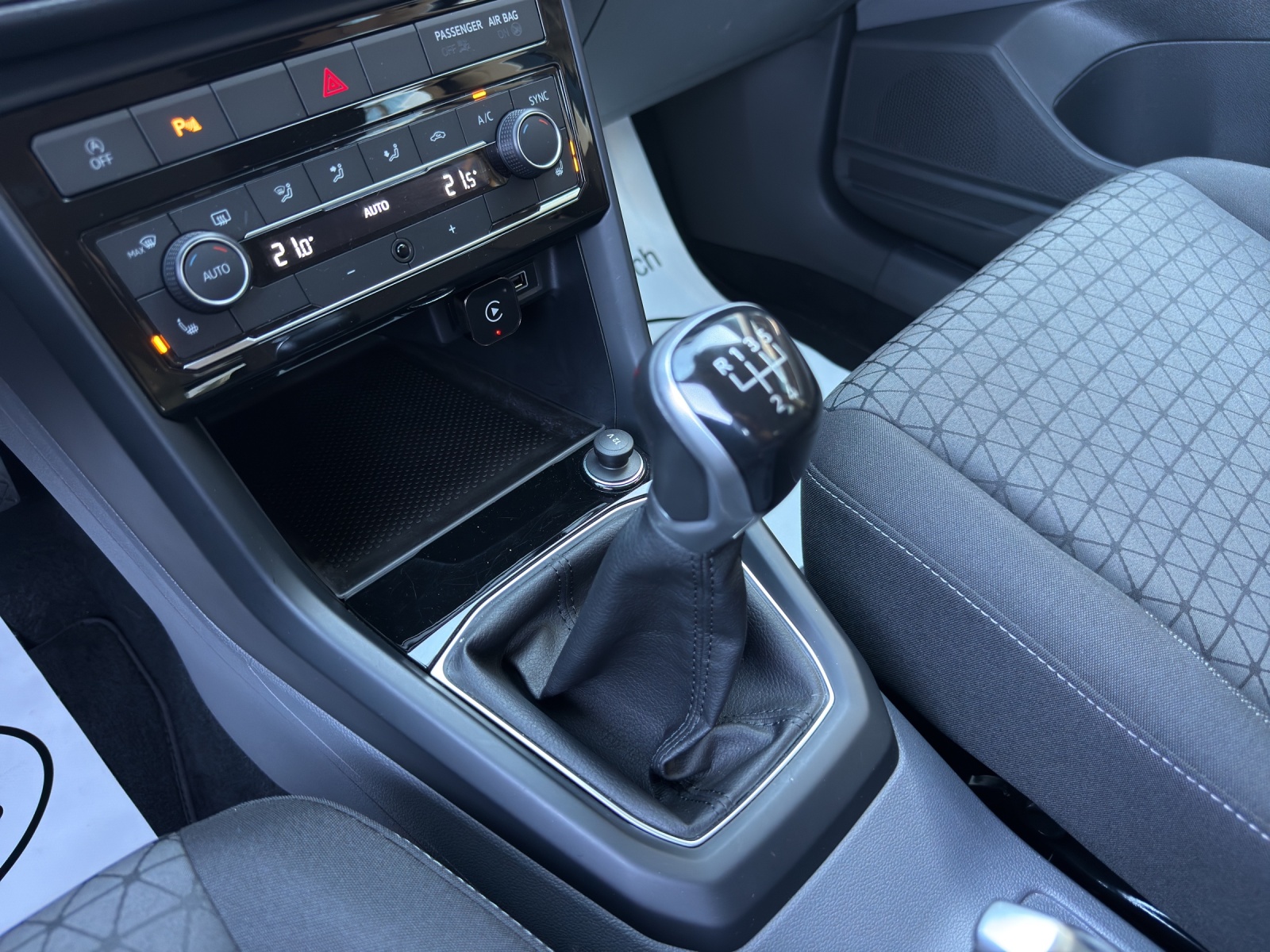 VW T-Cross 1.0 TSI Life R-Line-image-18