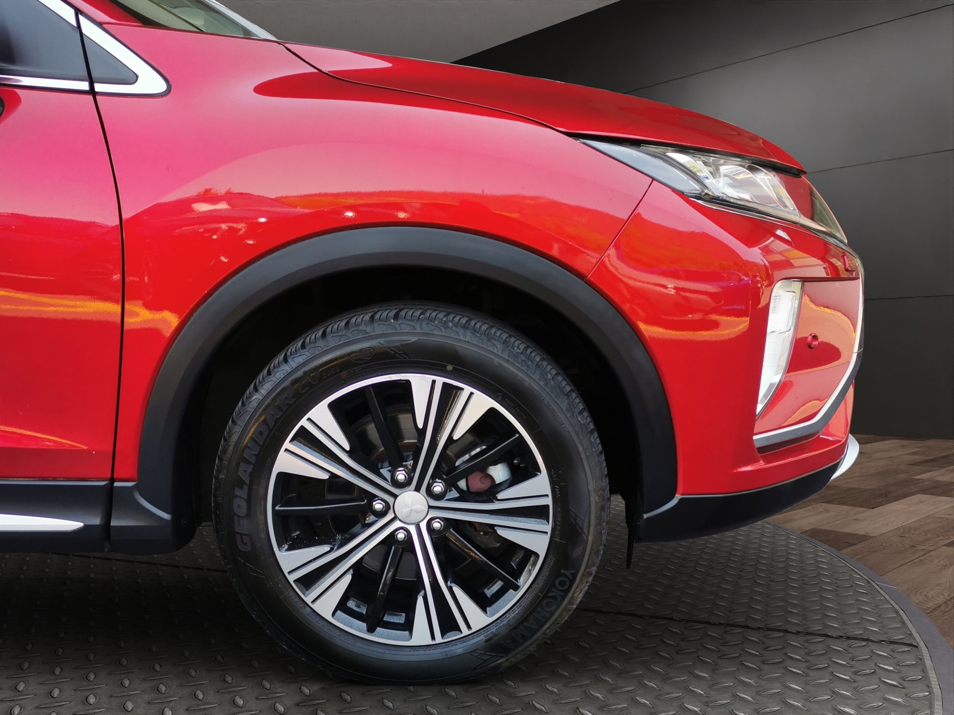 MITSUBISHI Eclipse Cross 1.5 T-Mivec Diamond 4WD CVT-showroom-element-3