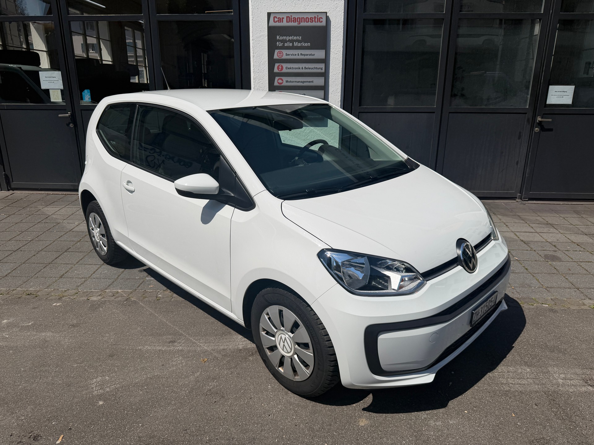 VW Up 1.0 MPI move up-showroom-element-1