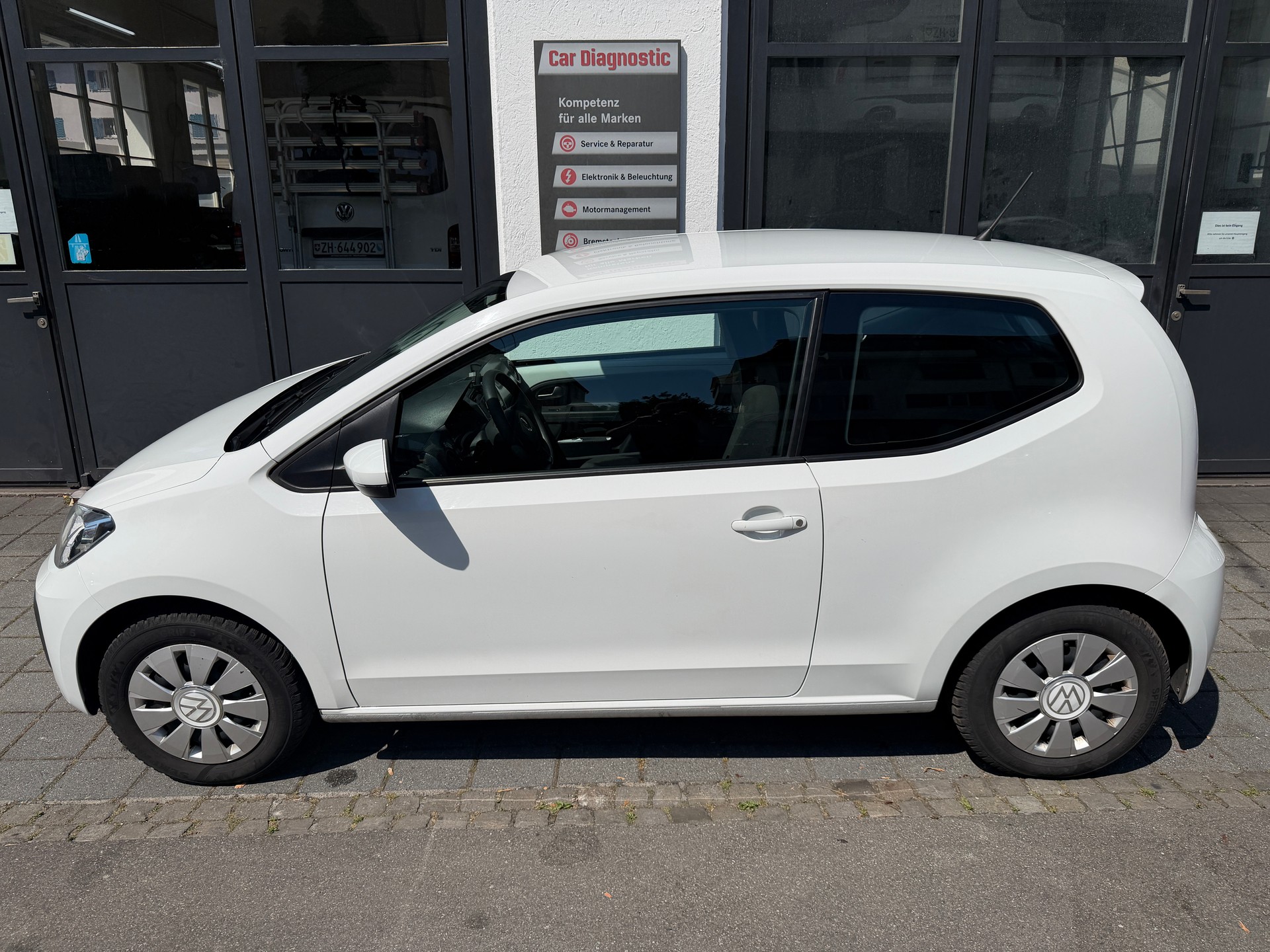 VW Up 1.0 MPI move up-showroom-element-3