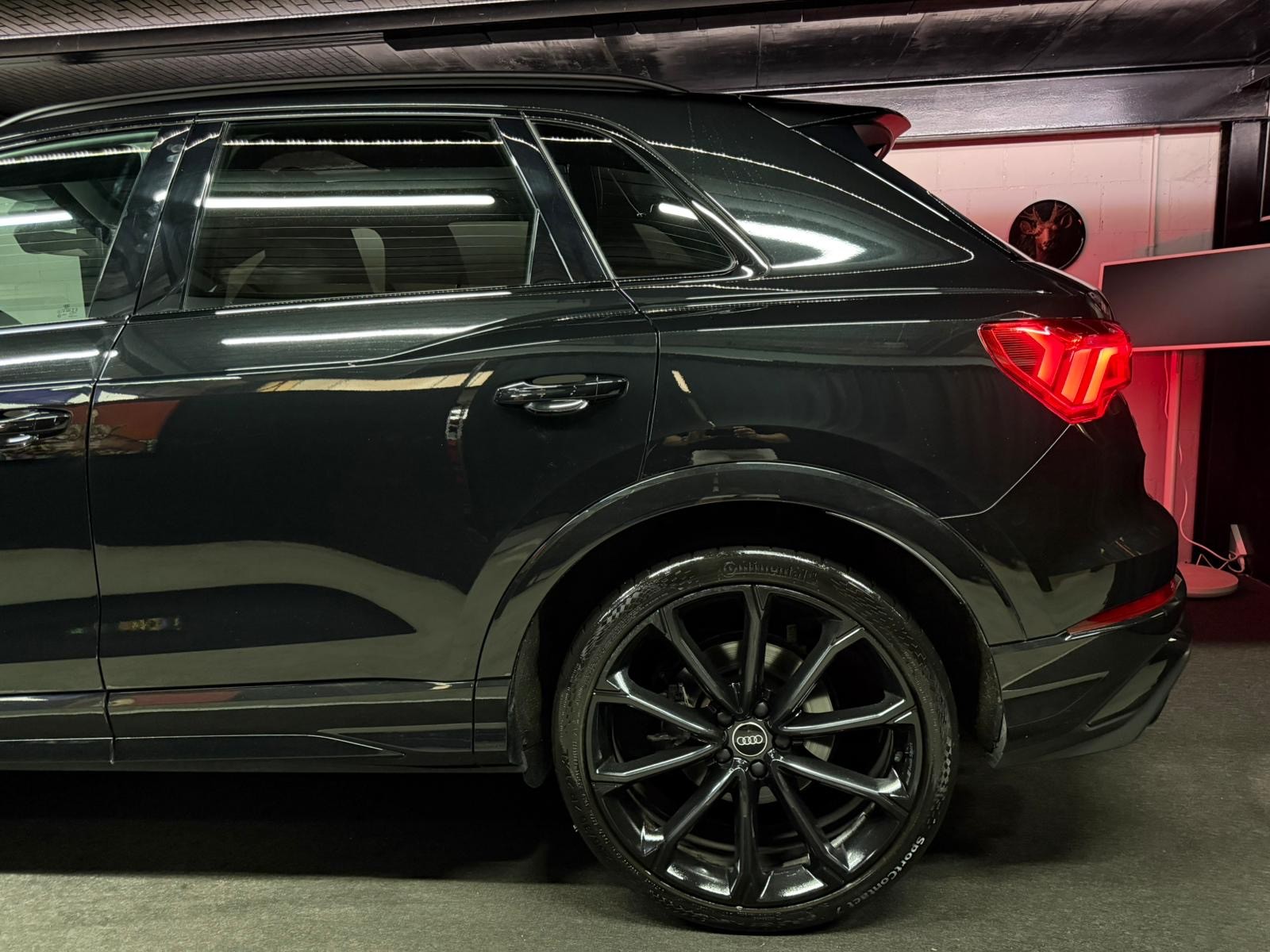 AUDI RS Q3 2.5 TFSI quattro S tronic * CH-Auto * All Black* Panoramadach* SonoS Sound *RS Sitzer * Carbon * Full Option-image-9