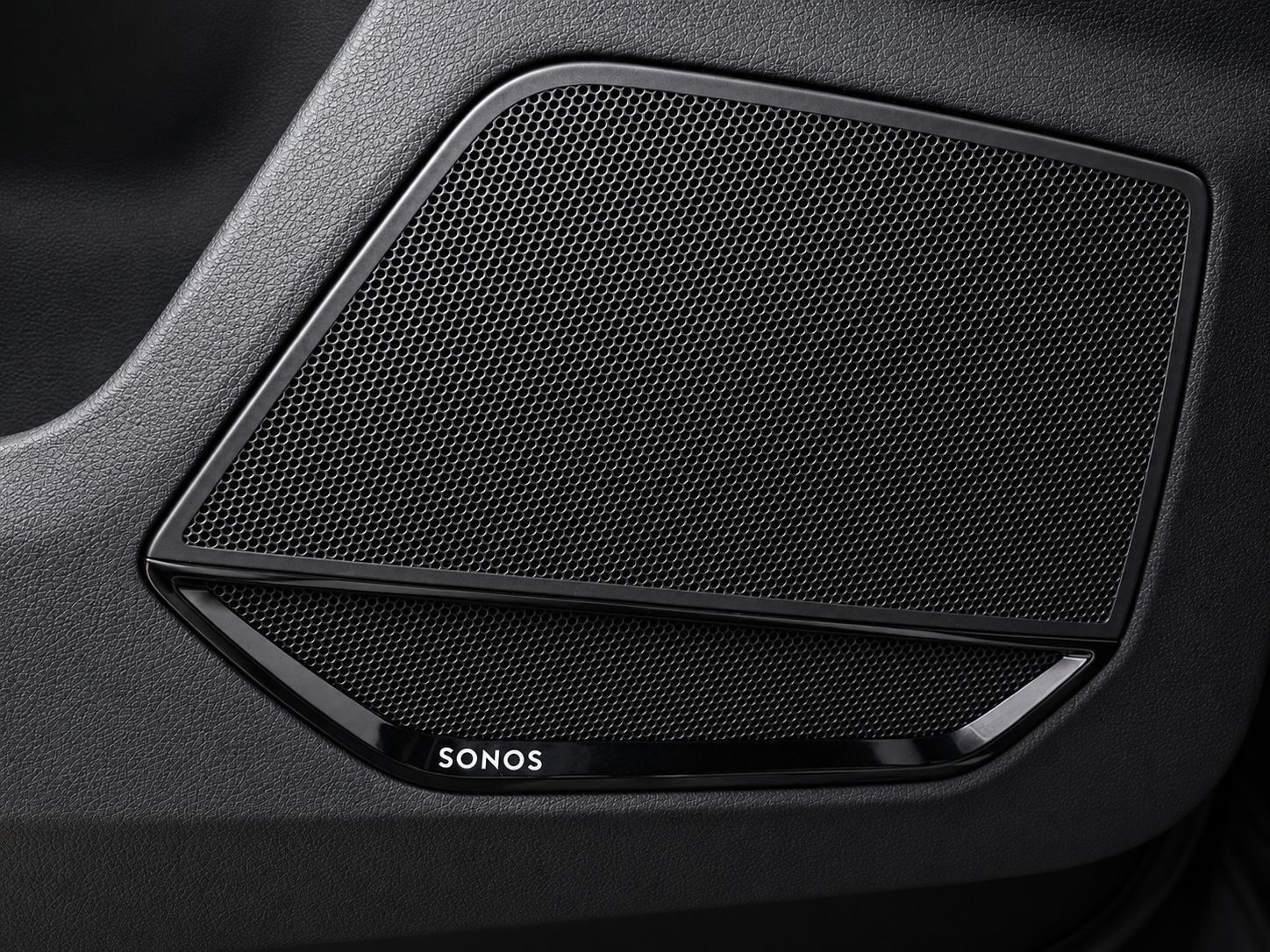 AUDI RS Q3 2.5 TFSI quattro S tronic * CH-Auto * All Black* Panoramadach* SonoS Sound *RS Sitzer * Carbon * Full Option-image-21