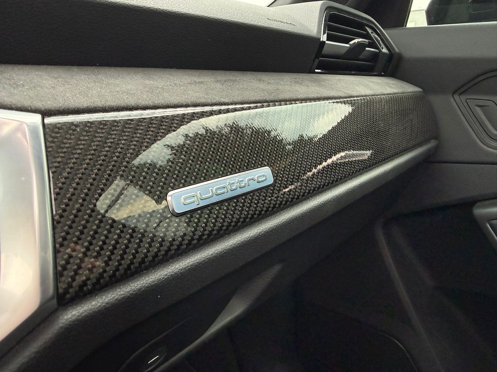 AUDI RS Q3 2.5 TFSI quattro S tronic * CH-Auto * All Black* Panoramadach* SonoS Sound *RS Sitzer * Carbon * Full Option-image-20