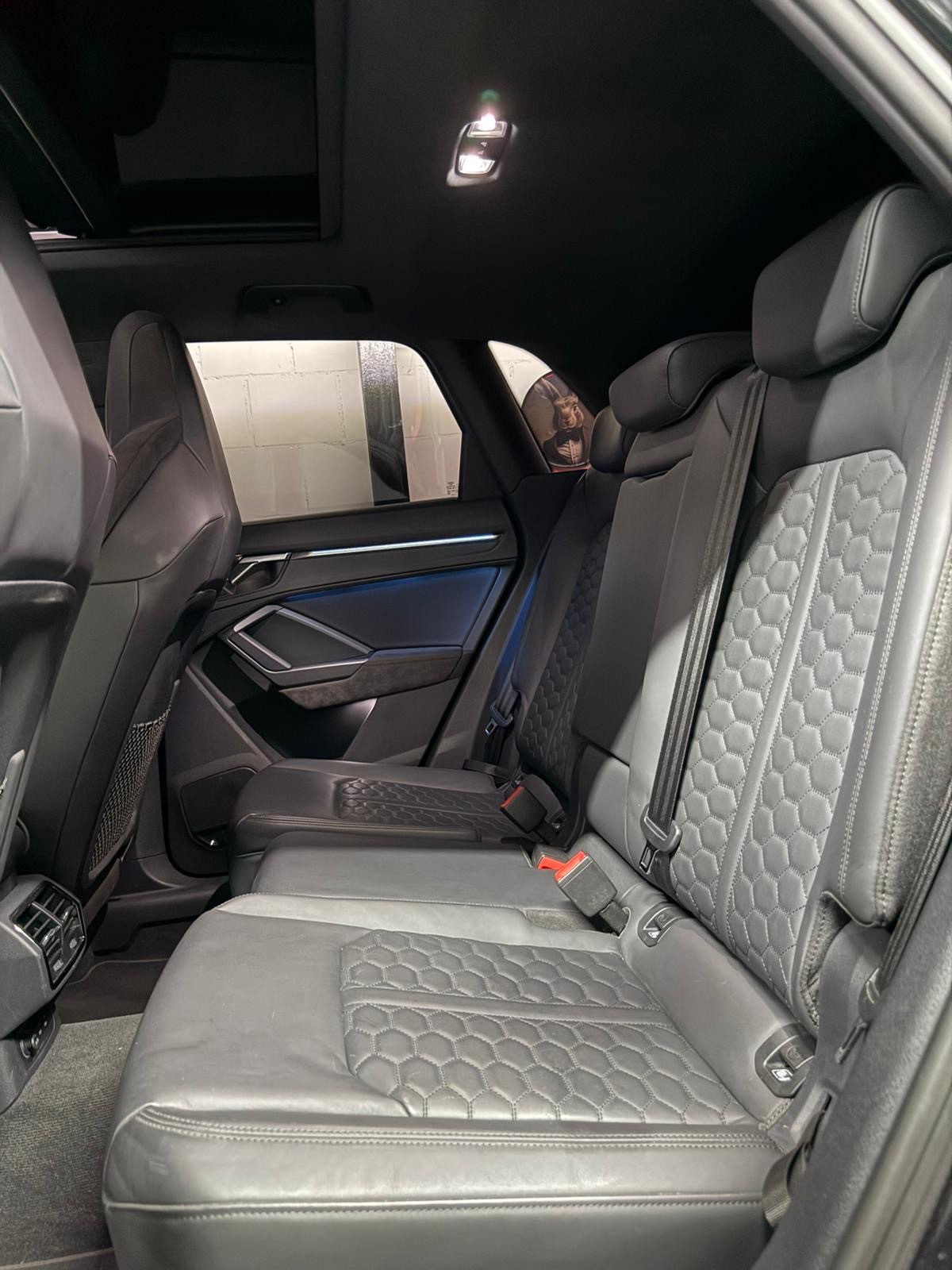 AUDI RS Q3 2.5 TFSI quattro S tronic * CH-Auto * All Black* Panoramadach* SonoS Sound *RS Sitzer * Carbon * Full Option-image-17