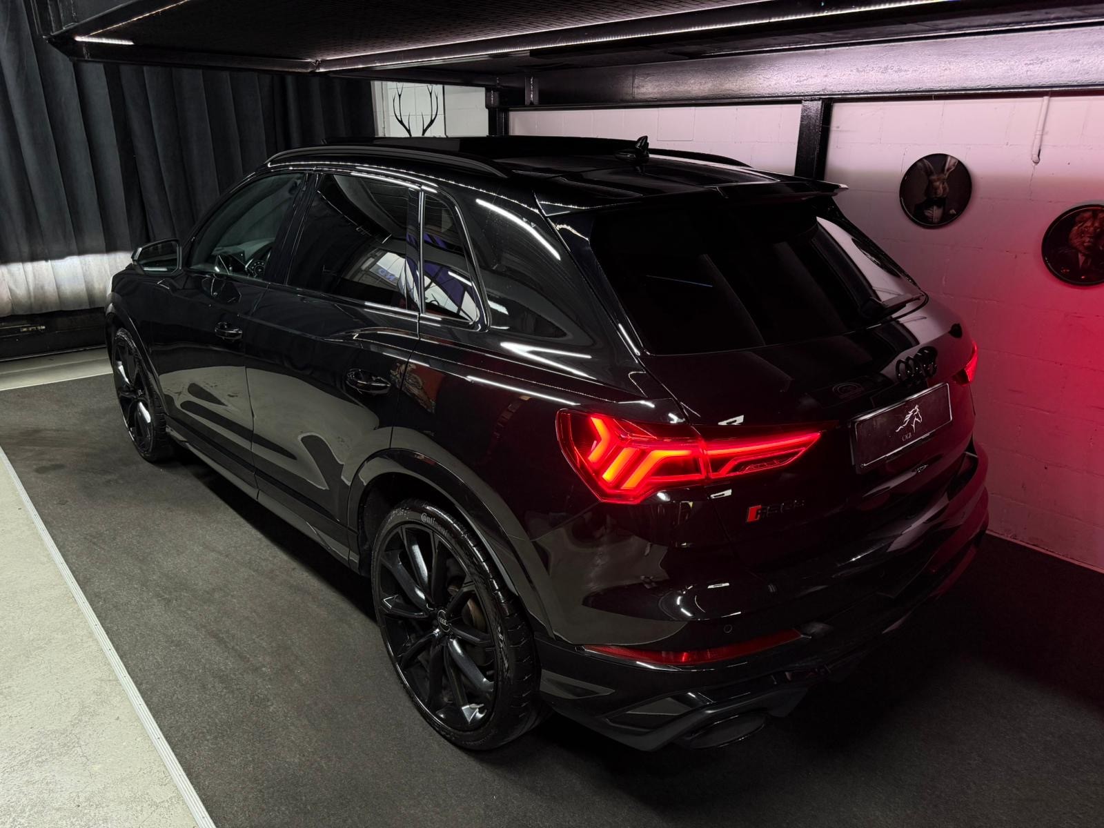 AUDI RS Q3 2.5 TFSI quattro S tronic * CH-Auto * All Black* Panoramadach* SonoS Sound *RS Sitzer * Carbon * Full Option-image-6