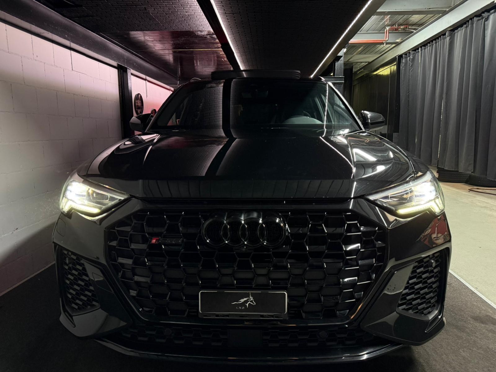 AUDI RS Q3 2.5 TFSI quattro S tronic * CH-Auto * All Black* Panoramadach* SonoS Sound *RS Sitzer * Carbon * Full Option-image-4