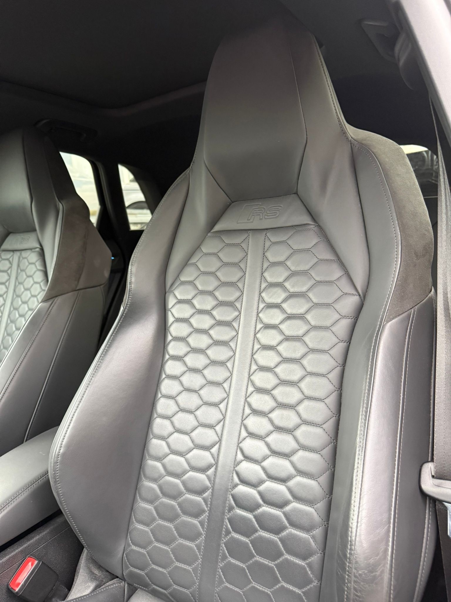 AUDI RS Q3 2.5 TFSI quattro S tronic * CH-Auto * All Black* Panoramadach* SonoS Sound *RS Sitzer * Carbon * Full Option-image-19
