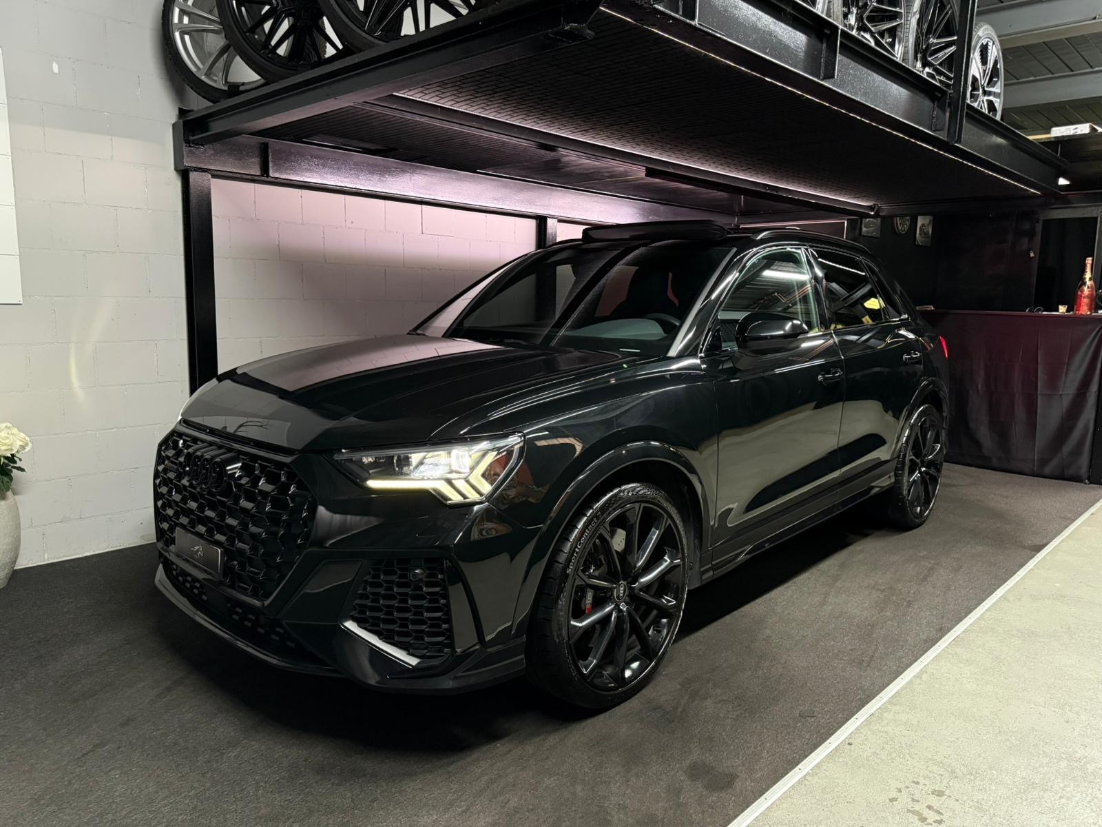 AUDI RS Q3 2.5 TFSI quattro S tronic * CH-Auto * All Black* Panoramadach* SonoS Sound *RS Sitzer * Carbon * Full Option-image-27
